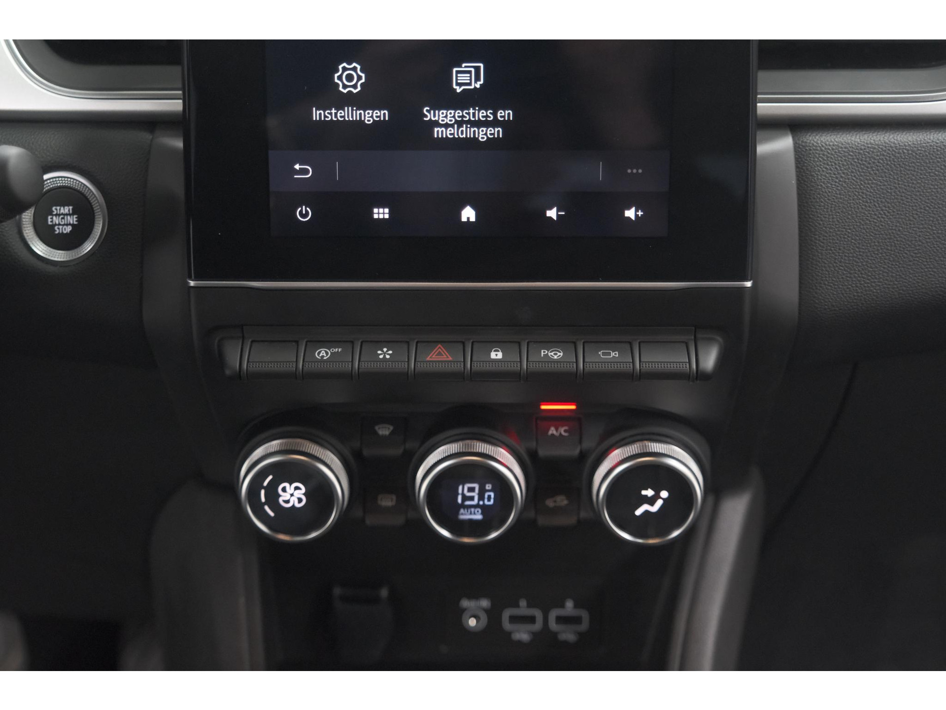 Renault Captur Mild Hybrid 140 EDC Techno | Trekhaak | 360 Camera | 9.3 Inch Grootscherm | Apple Carplay | Parkeersensoren