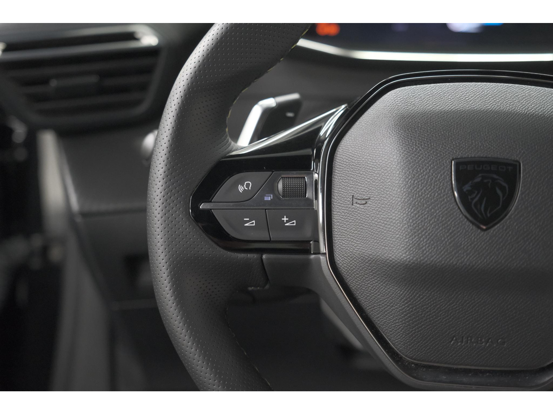 Peugeot 2008 1.2 Hybrid 136 GT | Camera | Apple Carplay | Parkeersensoren