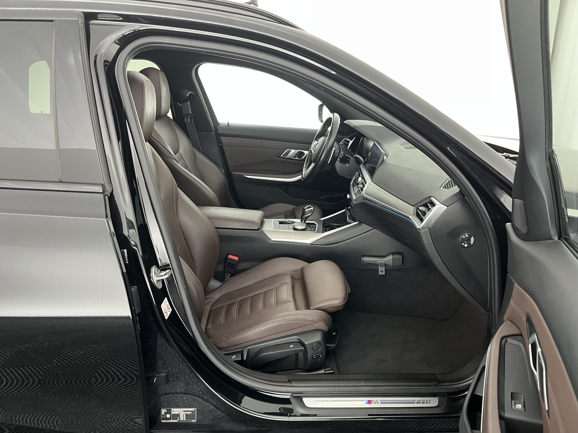 BMW 3-serie Touring 330e eDrive  M-Sportpack Edition (Plug-In) (INCL-BTW) *PANO | LEATHER | HEAD-UP | ADAPTIVE-CRUISE | FULL-LED | KEYLESS | DIGI-COCKPIT | HEATED-SPORTSEATS | CAMERA | HIFI-SOUND | PRIVACYGLASS | DAB+ | SHIFTPADDLES | NAVI-FULLMAP | 19"A