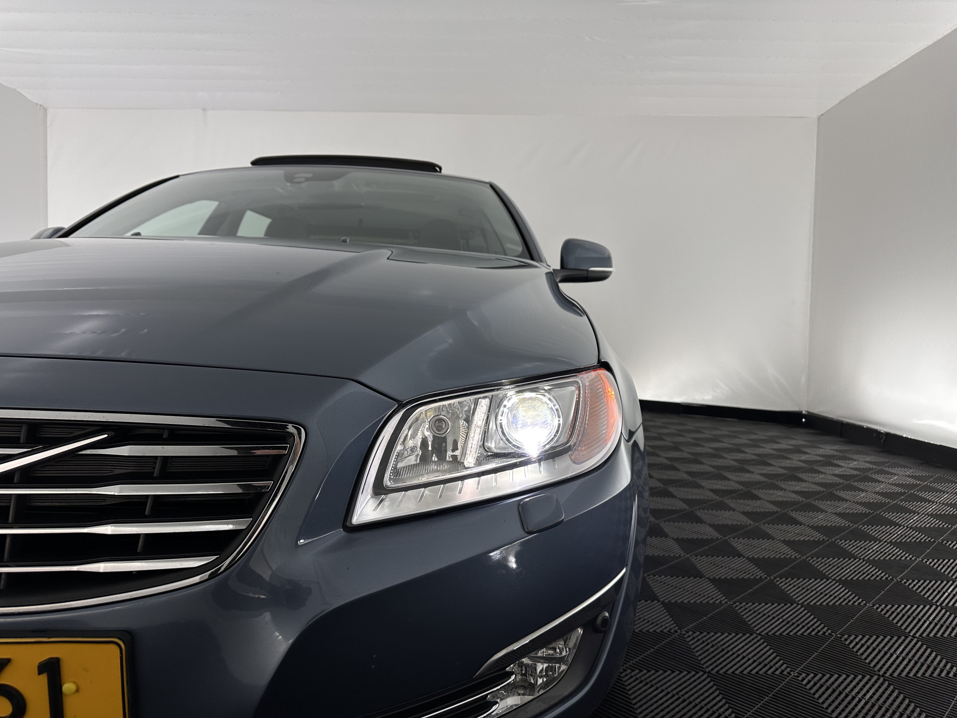 Volvo V70 1.6 D2 Nordic+ *PANO | LEATHER | XENON | MEMORY-PACK | COMFORT-SEATS | NAVI-FULLMAP | ECC | PDC | CRUISE | 17''ALU*