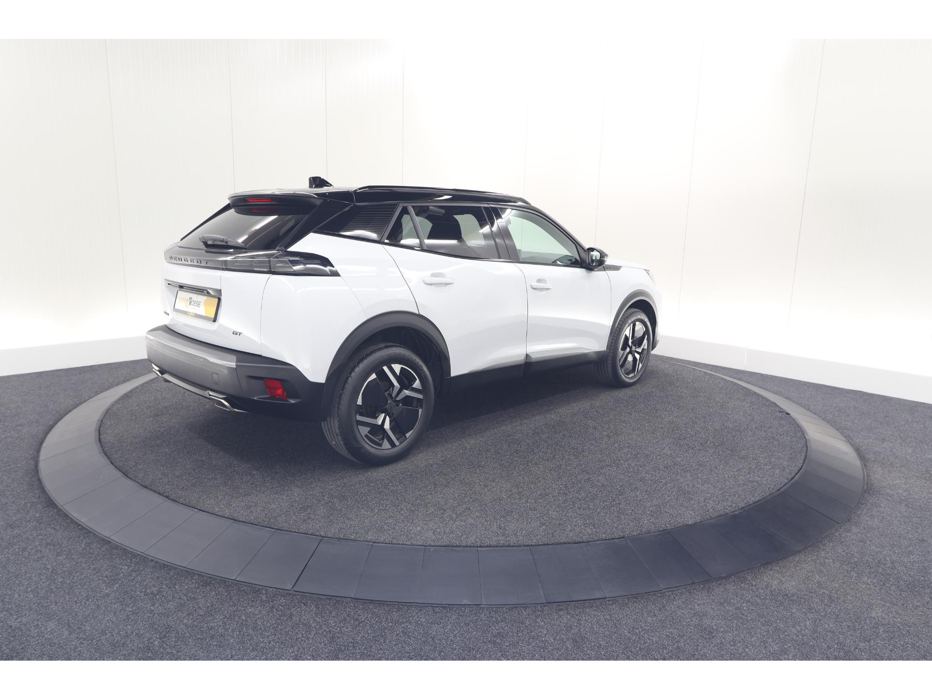 Peugeot 2008 PureTech 130 EAT8 GT | Camera | Apple Carplay | Parkeersensoren | 17 Inch Lichtmetalen Velgen