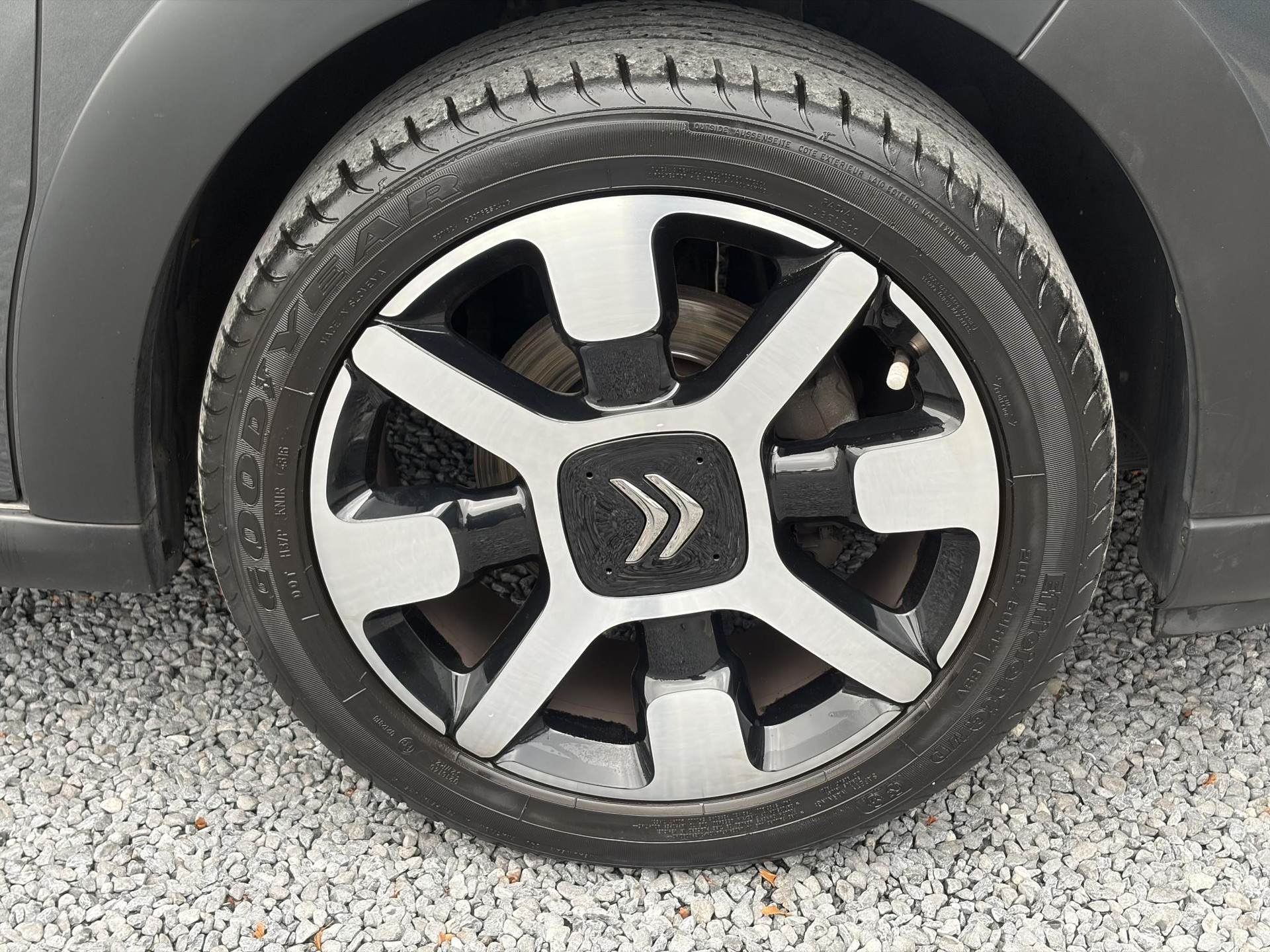 Citroen C3 1.2 PureTech S&S Shine D-riem vv in 08-2026 l 1e Eigenaar l Camera l Carplay l Navi l 110pk l Dealer Onderhouden l Clima l Cruise l 6 Bak l Pdc l Lm velgen l N.A.P l Apk tot 02-2027
