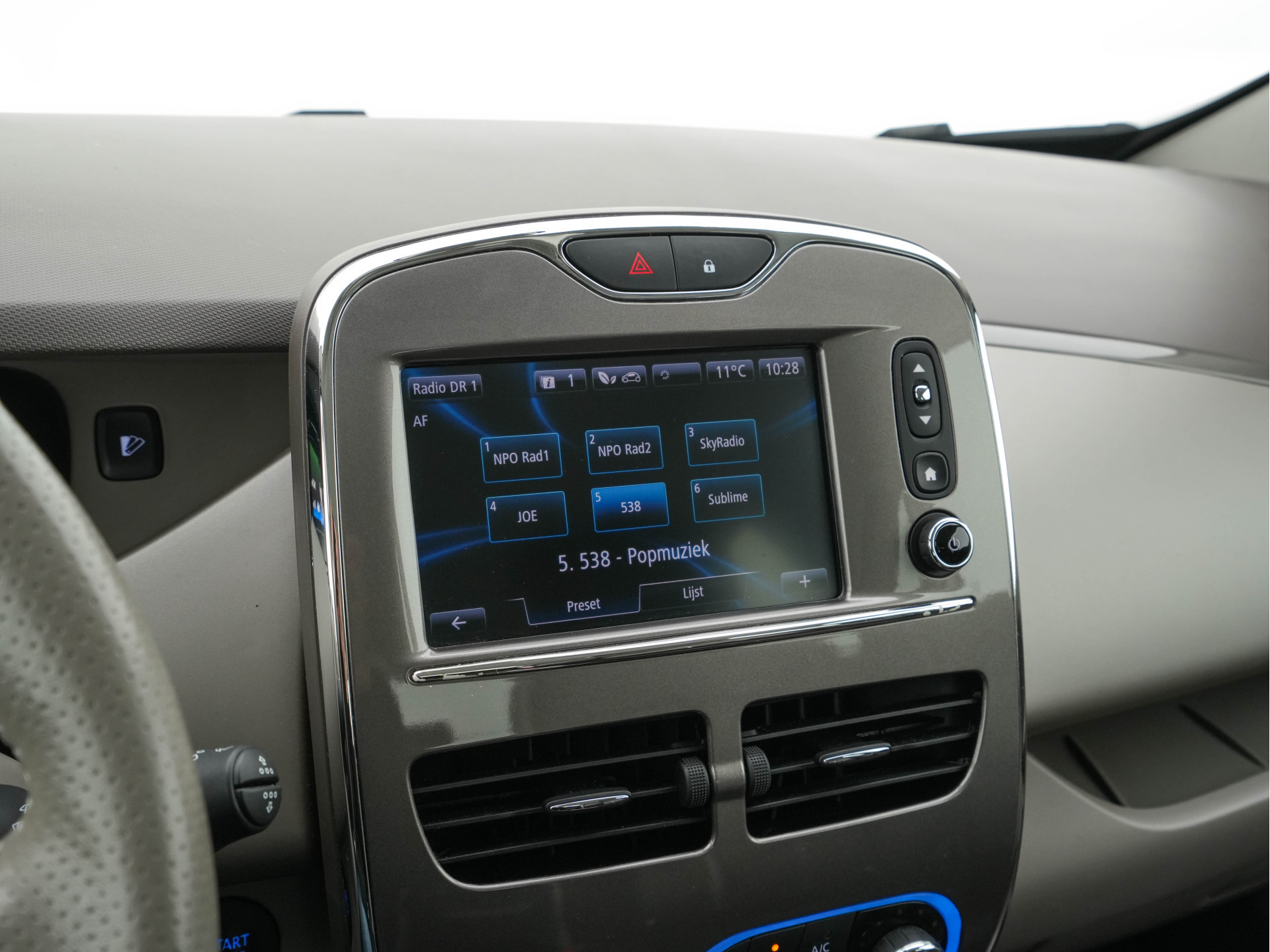 Renault ZOE R110 Bose 41 kWh (inclusive-Battery) (3-Fase-22kW){SOH-85%} Aut.*LEATHER | BOSE-AUDIO | KEYLESS | CRUISE |  NAVI-FULLMAP | CAMERA | DIGI-COCKPIT | HEATED-COMFORTSEATS | ECC | PDC | FULL-LED | PRIVACYGLASS | 17"ALU*