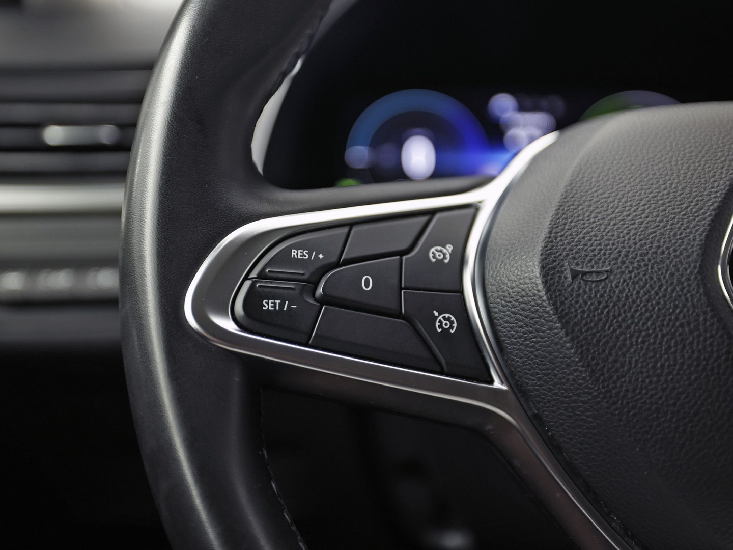 Renault Captur 1.6 E-Tech Plug-in Hybrid 160 Sport 160Pk Automaat (VIRTUAL COCKPIT, APPLE CARPLAY, GROOT NAVI, CAMERA, SPORTSTOELEN, LEDER, GETINT GLAS, LANE ASSIST, NIEUWSTAAT)