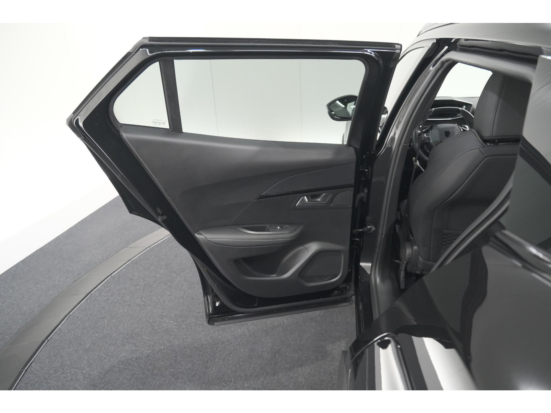 Peugeot 2008 PureTech 130 EAT8 GT | Camera | Apple Carplay | Parkeersensoren | 17 Inch Lichtmetalen Velgen