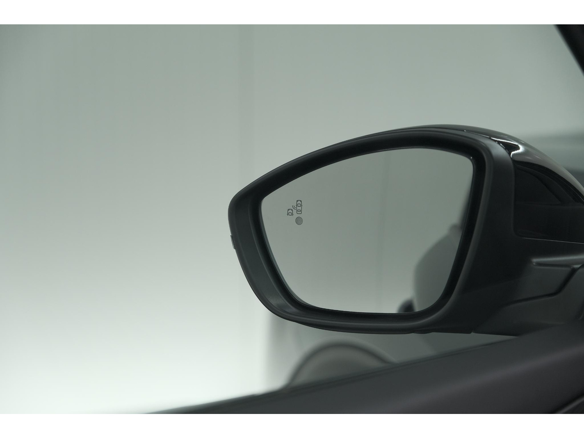 Peugeot e-2008 EV GT Avantage 54 kWh | 360 Camera | Massage Functie | Dodehoekdetectie | Stoelverwarming