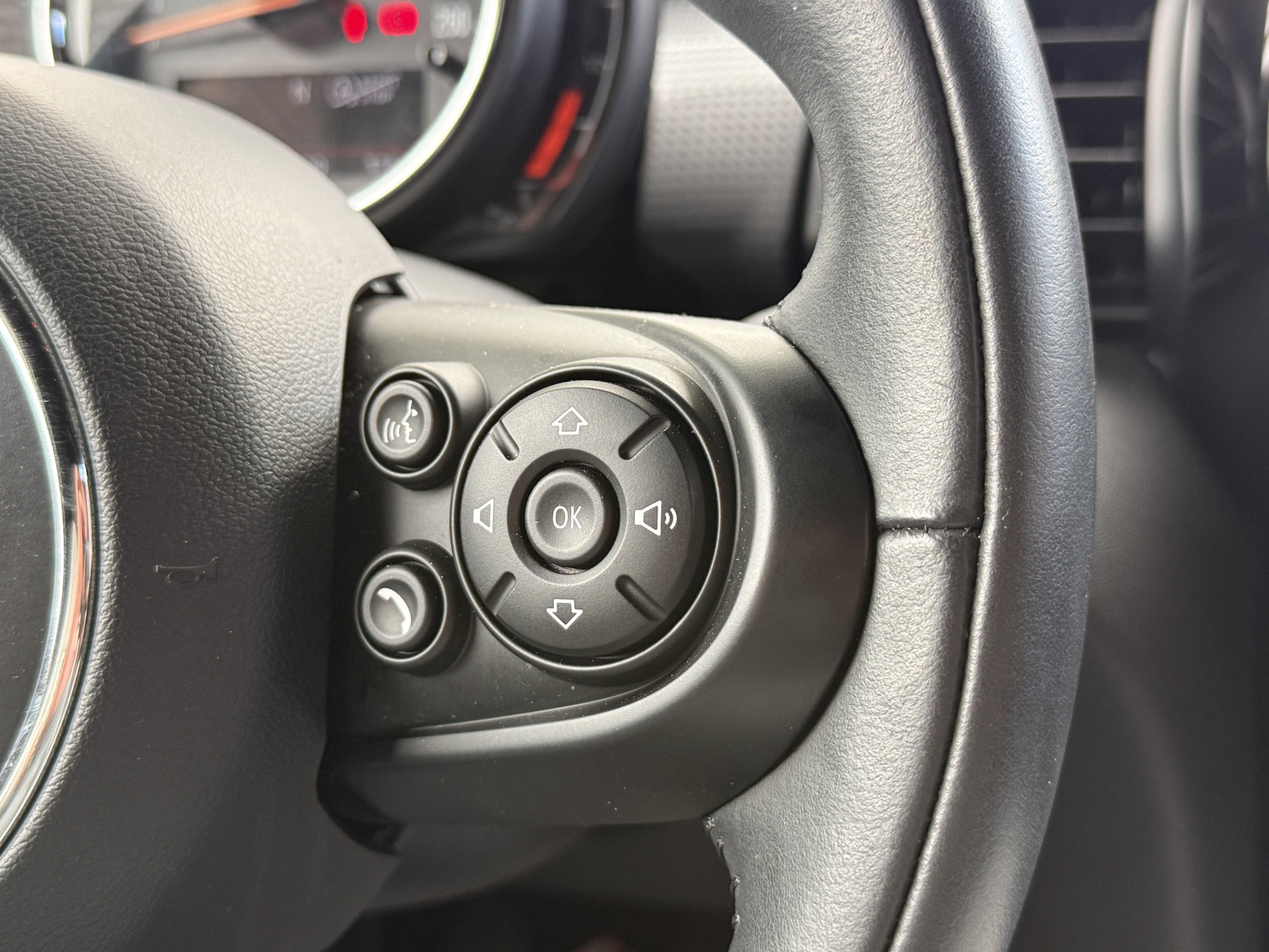 MINI 5-Deurs 1.5 Cooper Pepper | Keyless | Dealeronderhouden | All-Season