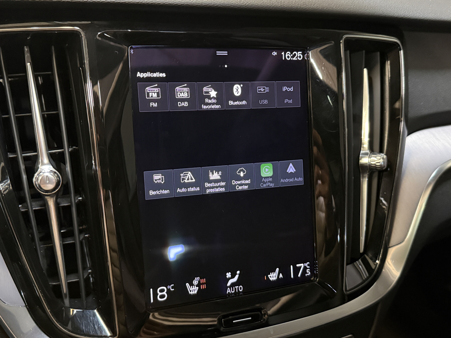 Volvo V60 2.0 B4 Business Pro | R-Design | Stoel/Stuurverwarming | Camera | Navi | Panoramadak