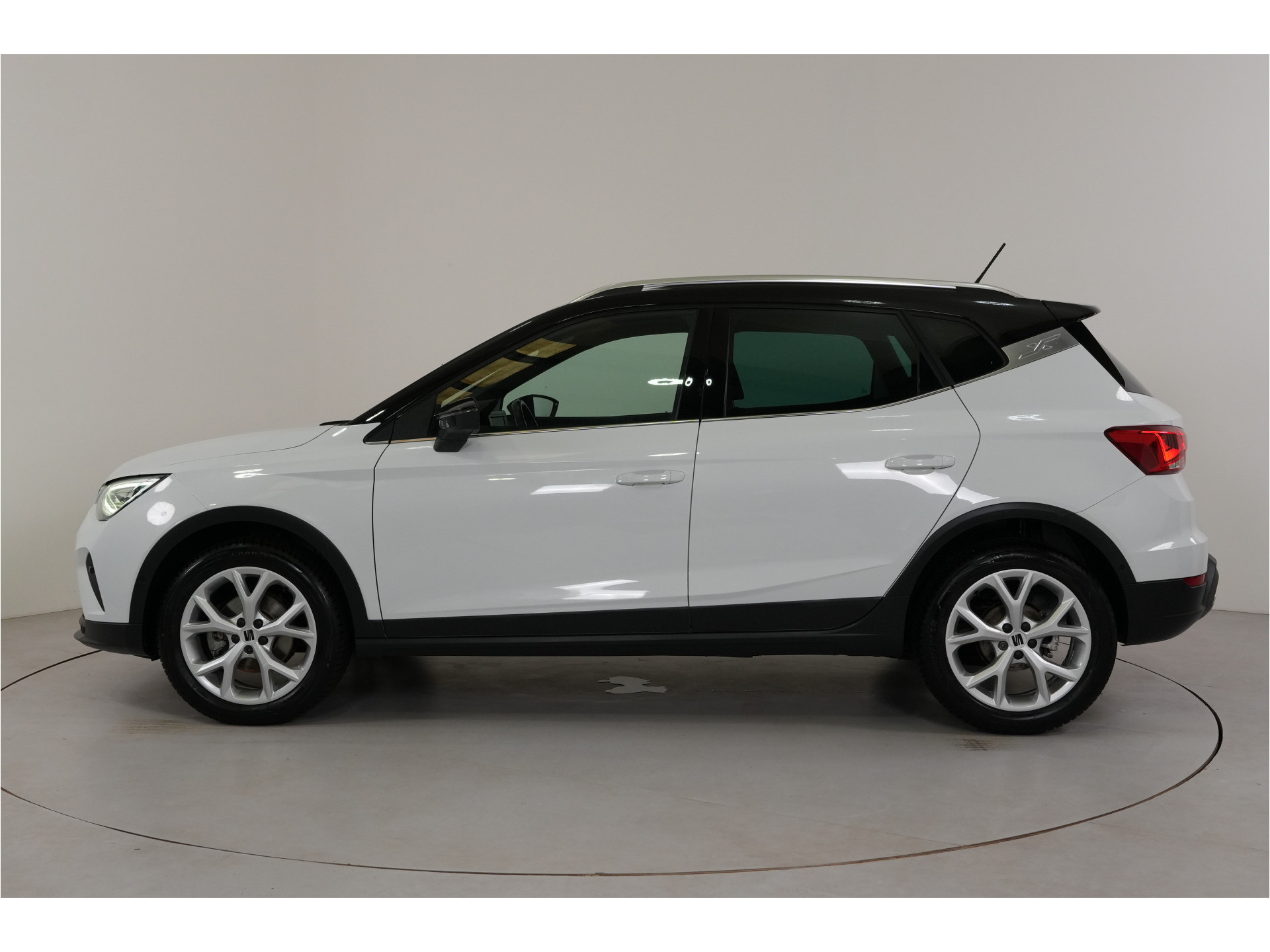 SEAT Arona 1.5 TSI EVO FR Business Intense | 150 pk | Camera | Stl. verw. | Adaptive Cruise |