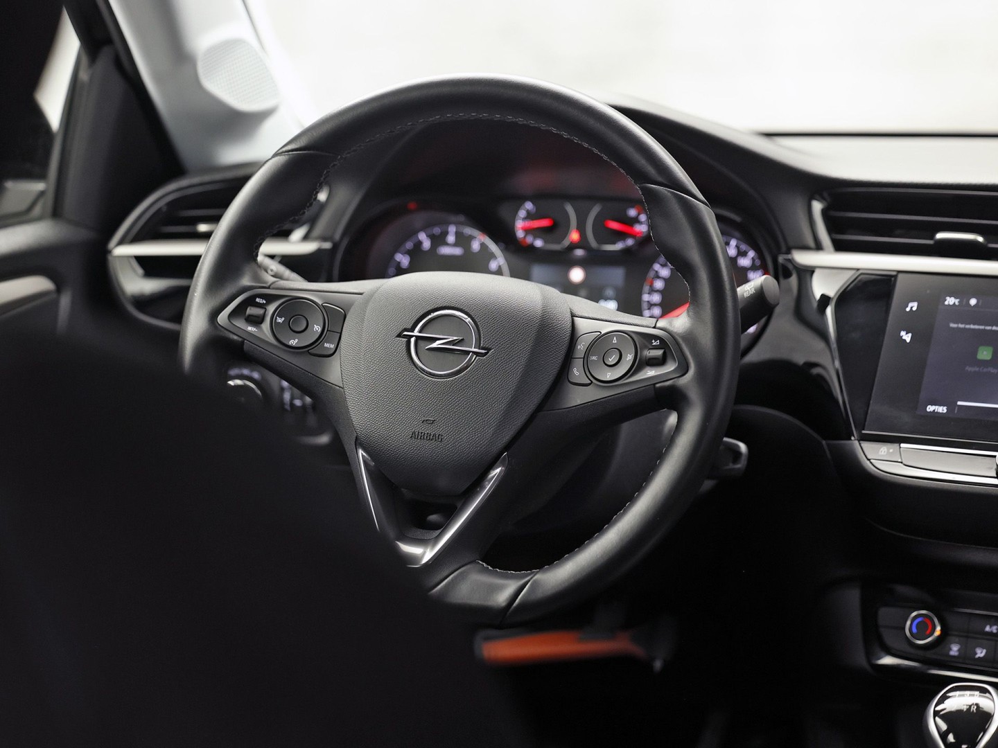 Opel Corsa 1.2 Sport (APPLE CARPLAY, GROOT NAVI, 360 CAMERA, CRUISE, PARKEERSENSOREN, LEDER STUURWIEL, SPORTSTOELEN, LM VELGEN, NIEUWSTAAT)
