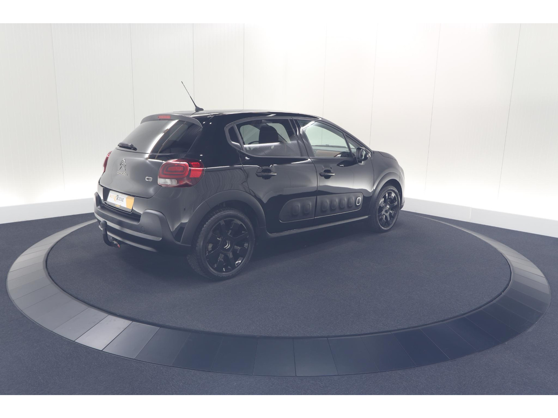 Citroen C3 PureTech 110 S&S Shine | Trekhaak | Parkeersensoren | Navigatie | Apple Carplay