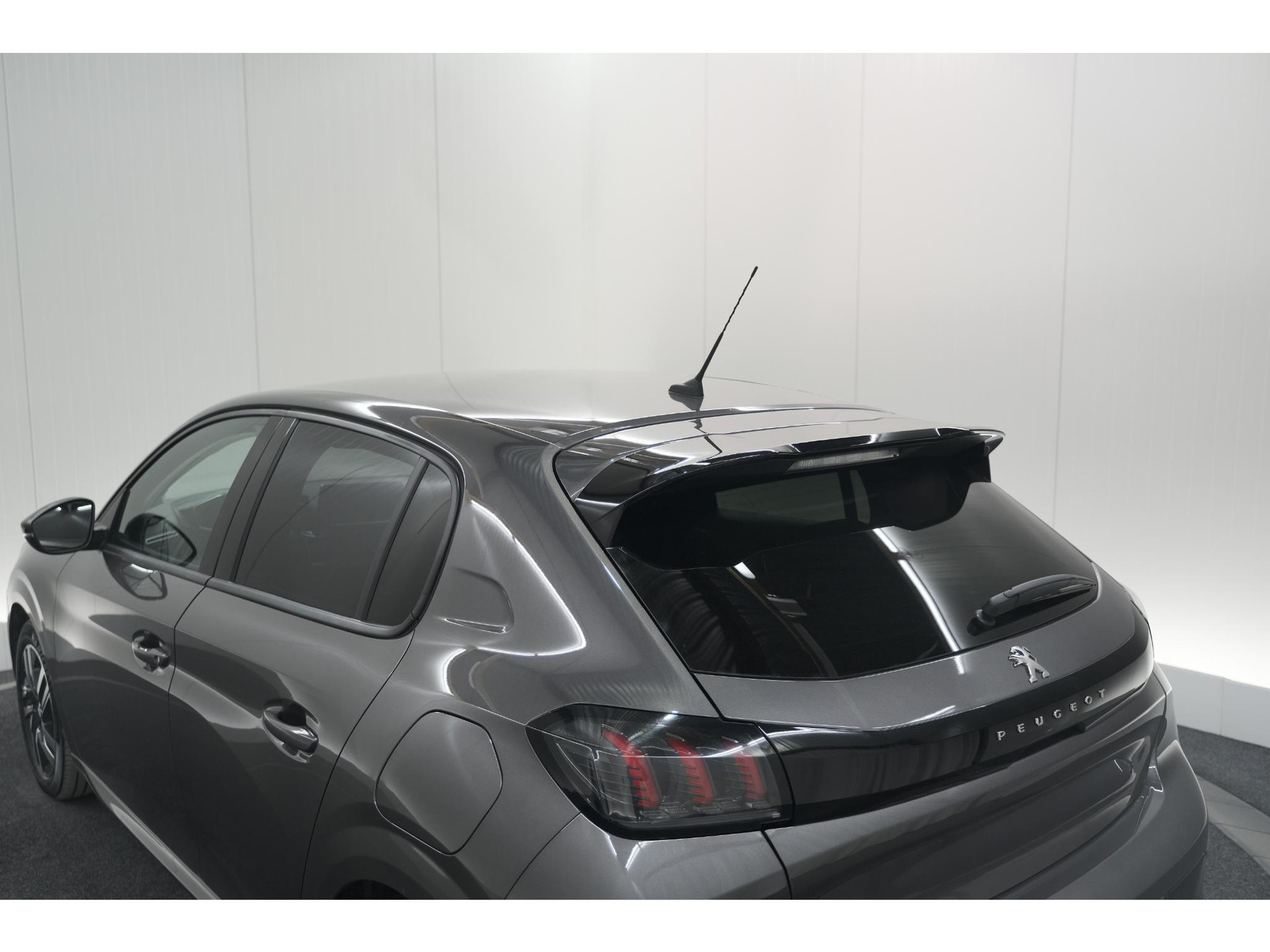 Peugeot 208 PureTech 100 EAT8 Allure Pack | Camera | Apple Carplay | Parkeersensoren | Stoelverwarming