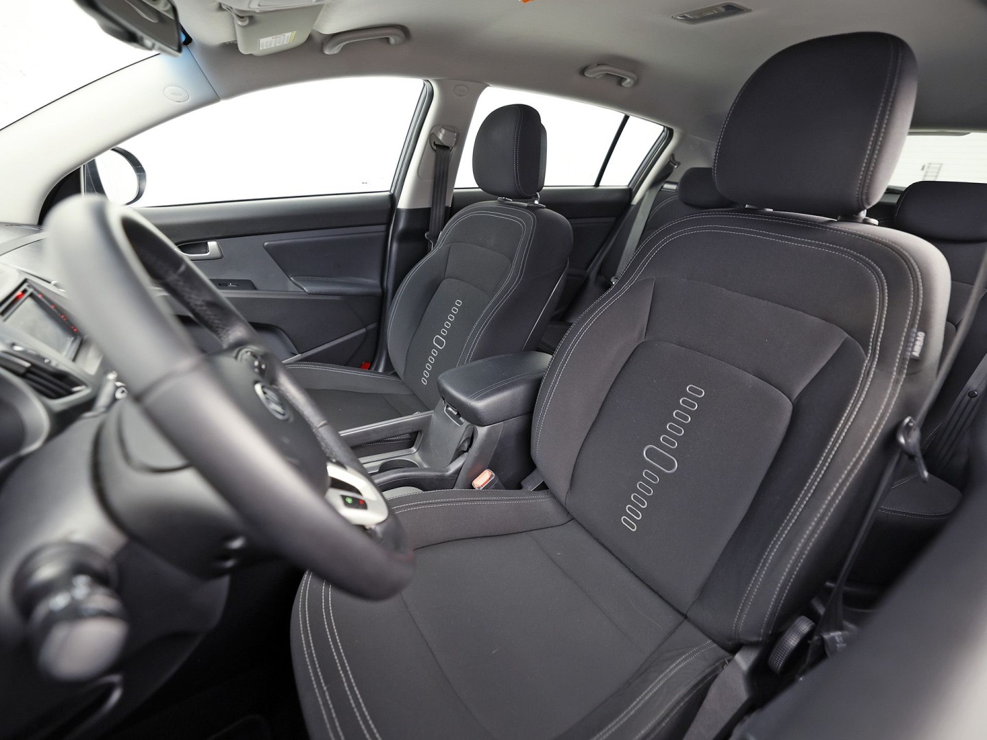 Kia Sportage 1.6 GDI SportPack (SCHERM, CLIMATE, GETINT GLAS, SPORTSTOELEN, TREKHAAK, PARKEERSENSOREN, CRUISE, NIEUWE APK, NIEUWSTAAT)