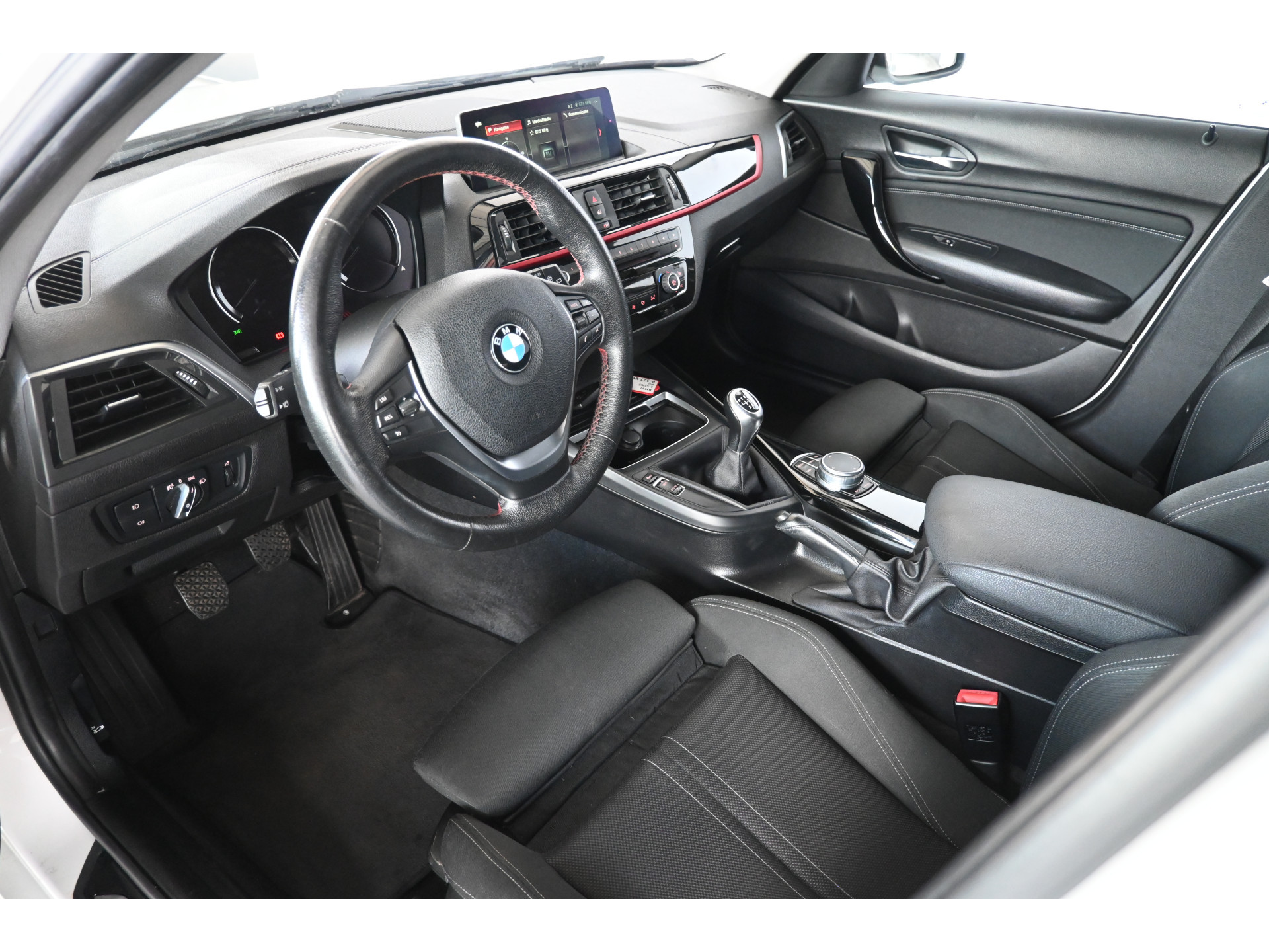 BMW 1-serie 116i Sport Cima Navigatie Pdc Cruise Control LED Stoelverwarming Inruil Mogelijk!