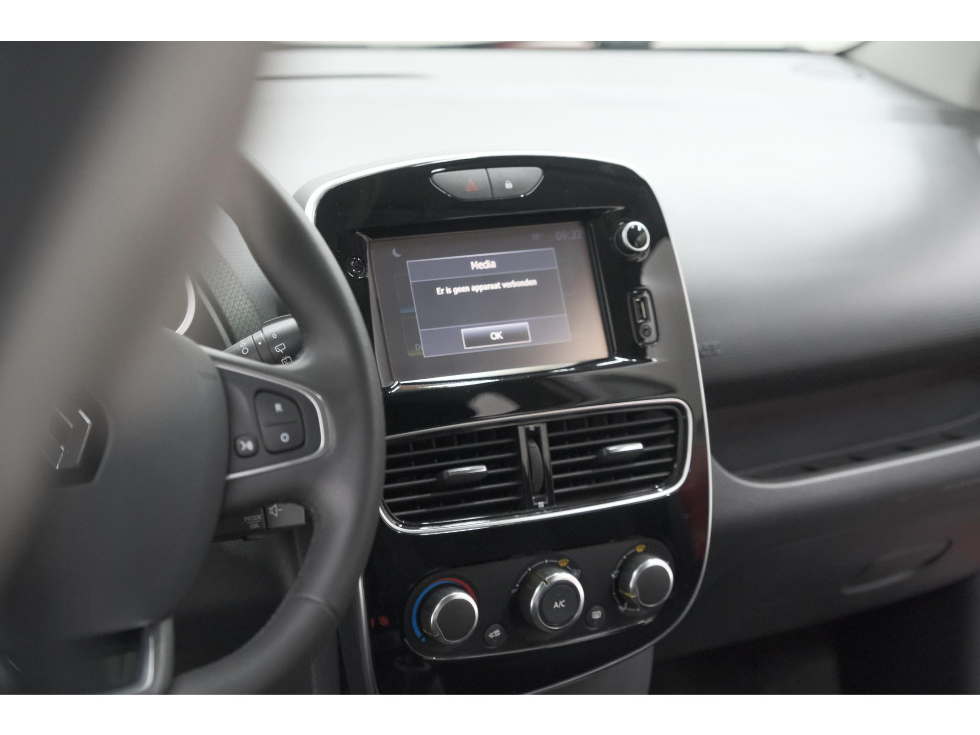 Renault Clio TCe 90 Limited | Trekhaak | Parkeersensoren | Navigatie