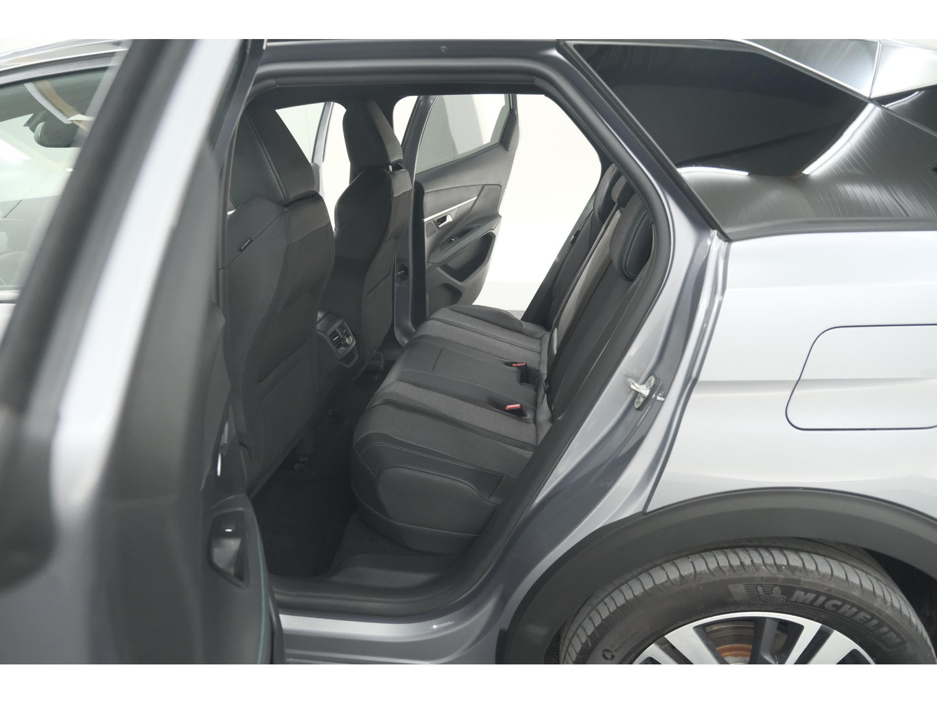 Peugeot 3008 1.6 HYbrid 225 Allure Pack Business | Camera | Navigatie | Apple Carplay | Parkeersensoren