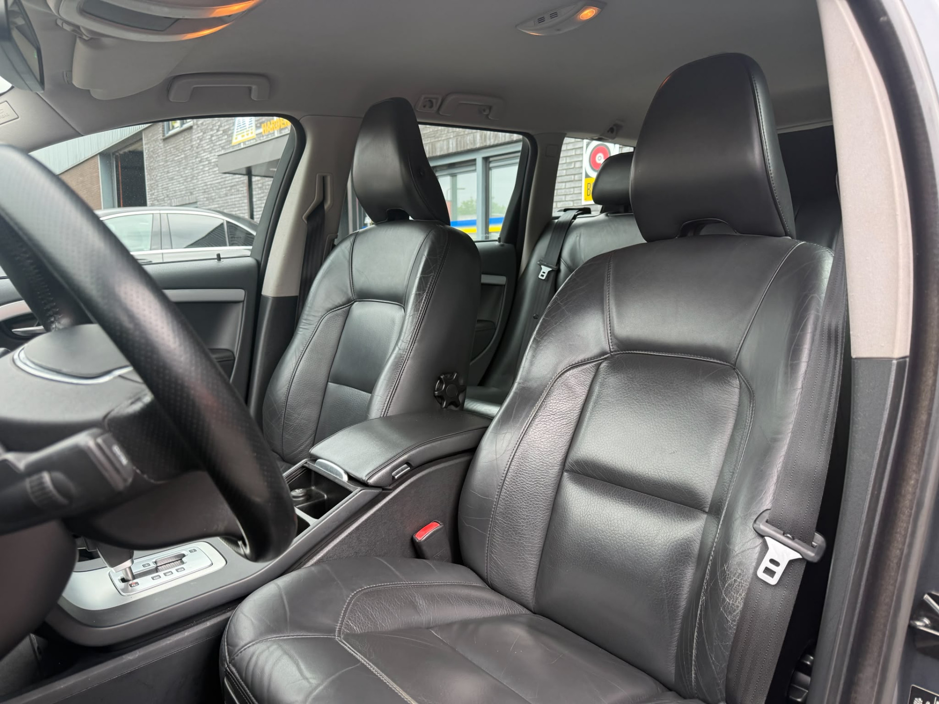 Volvo V70 2.0T R-Edition | 3E EIGENAAR | AUTOMAAT | LEDER | NAVI | XENON | CRUISE | TREKHAAK |