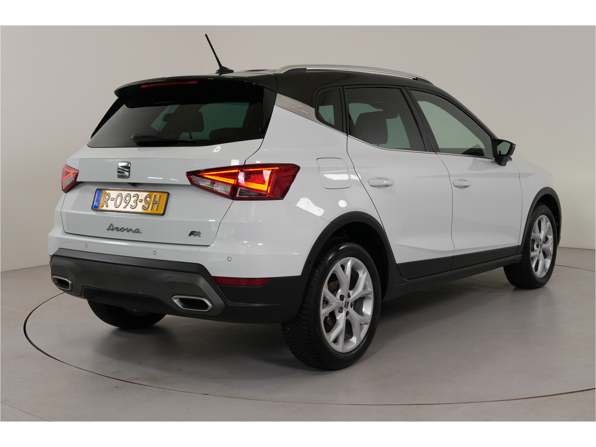 SEAT Arona 1.5 TSI EVO FR Business Intense | 150 pk | Camera | Stl. verw. | Adaptive Cruise |