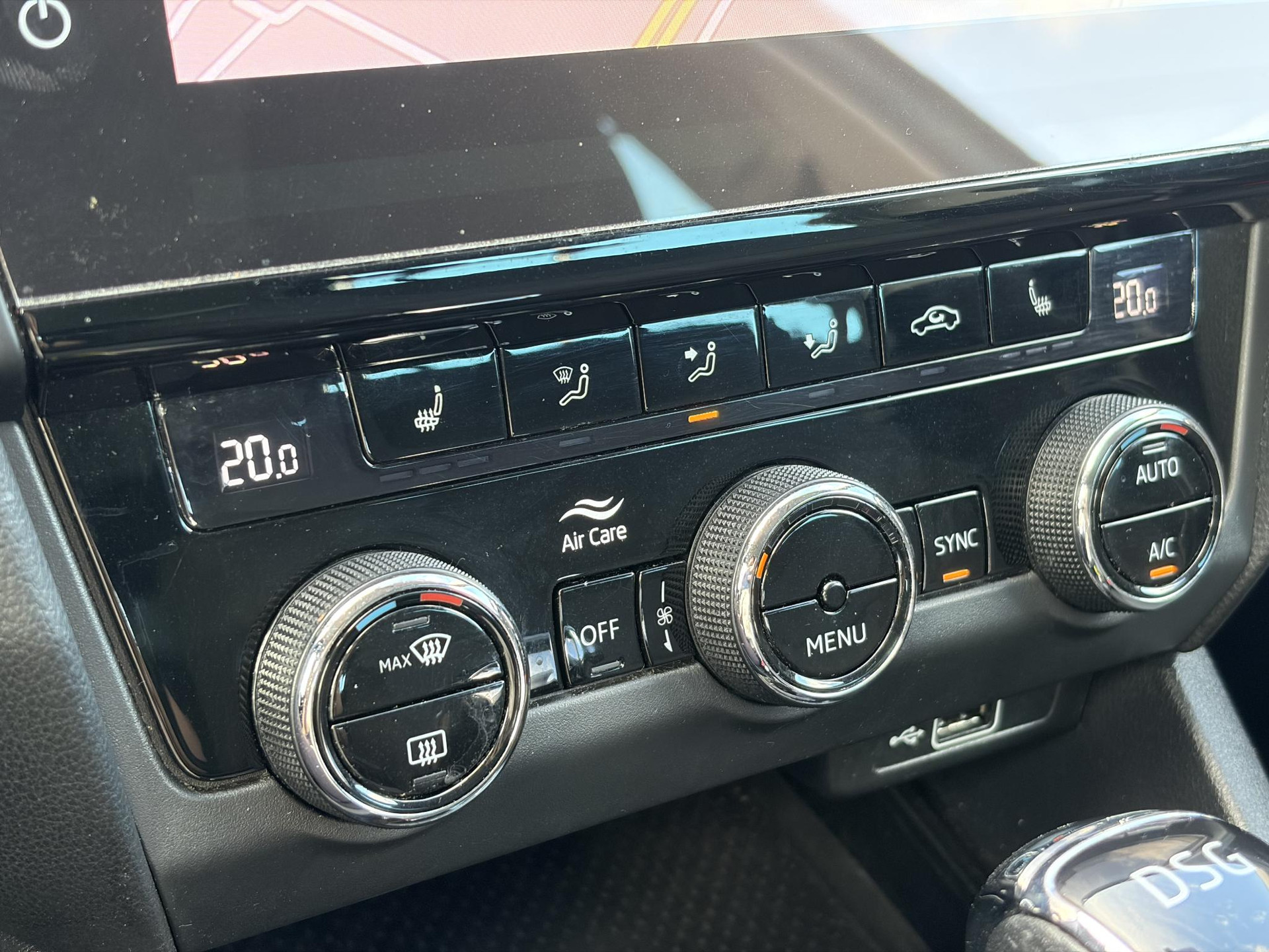 Skoda Octavia Combi 1.5 TSI Greentech Style Business 2e Eigenaar,Draadloze telefoonlader,Carplay,Camera,Navi,Trekhaak,150pk,Pdc V+A,Keyless,Clima,Cruise,Elekt.Stoel,Recent beurt gehad,N.A.P,Apk tot 07-2027