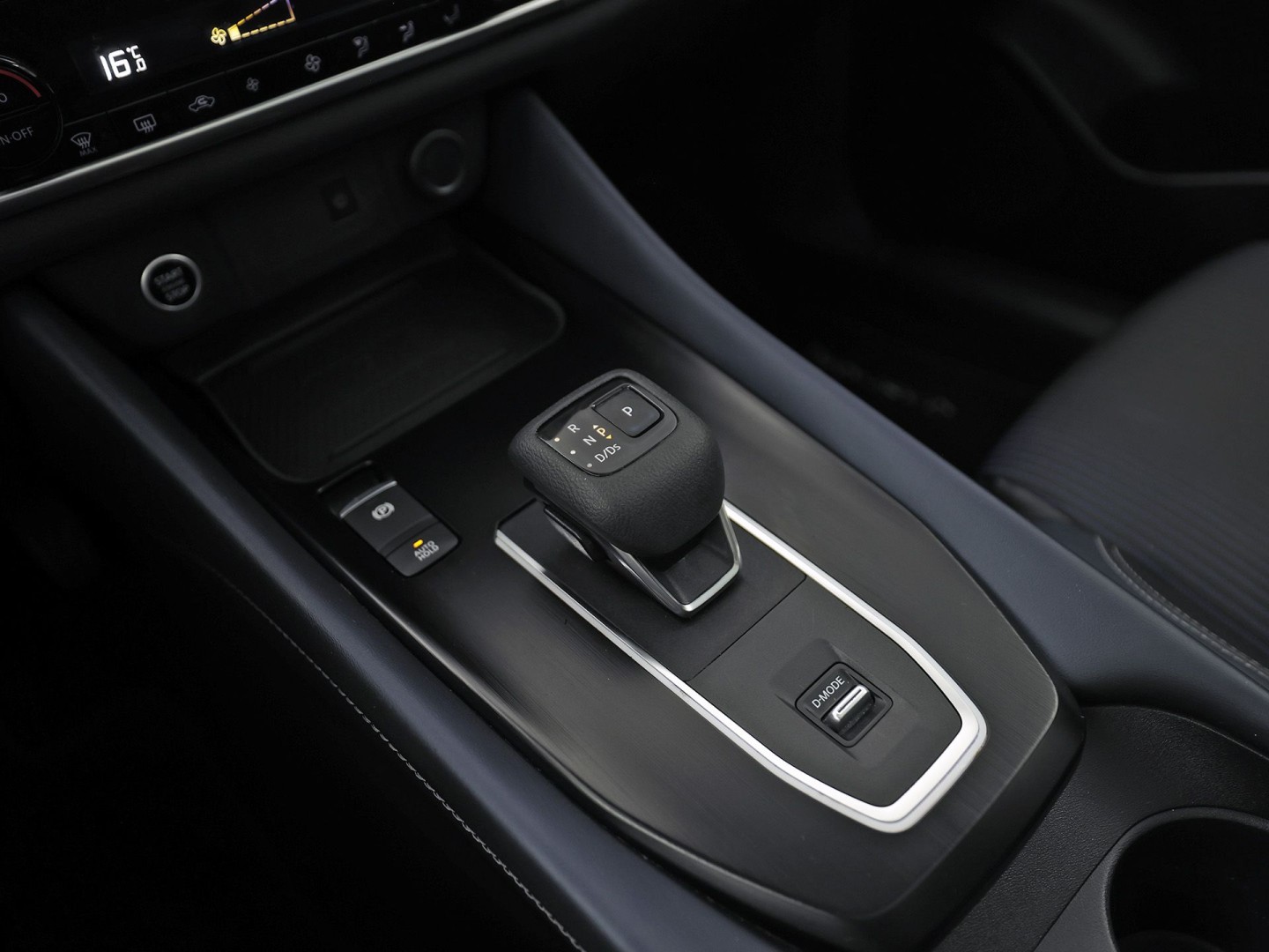Nissan Qashqai 1.3 MHEV Xtronic Premiere Edition 158Pk Automaat (PANORAMADAK, VIRTUAL COCKPIT, APPLE CARPLAY, GROOT NAVI, 360 CAMERA, LEDER, SPORTSTOELEN, STOELVERWARMING, GETINT GLAS, ADAPTIVE CRUISE, NIEUWSTAAT)