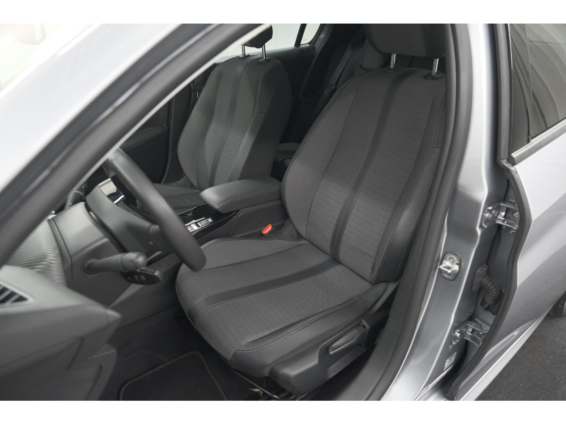 Peugeot 208 PureTech 100 Allure | Navigatie | Parkeersensoren | Apple Carplay