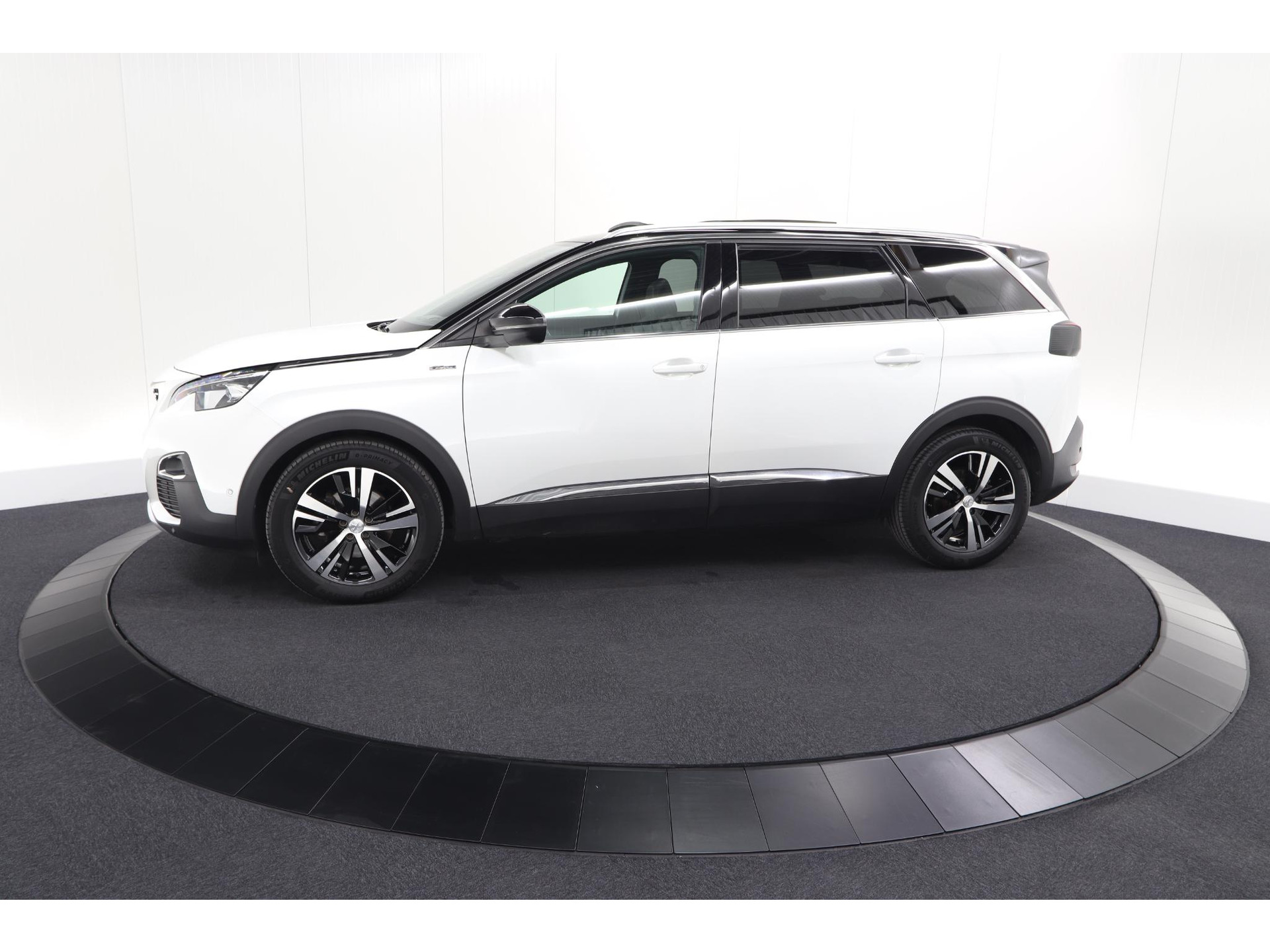 Peugeot 5008 PureTech 130 EAT8 GT-Line | Schuif-/Kanteldak | Trekhaak | Elektrische Kofferklep | Camera