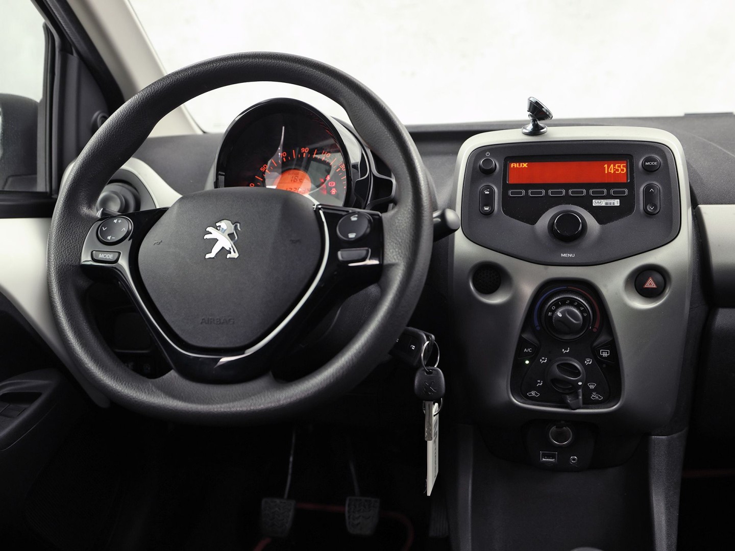 Peugeot 108 1.0 e-VTi Sport (AIRCO, BLUETOOTH, SPORTSTOELEN, ELEK RAMEN, MULTIFUNCTIONEEL STUURWIEL, NIEUWSTAAT)