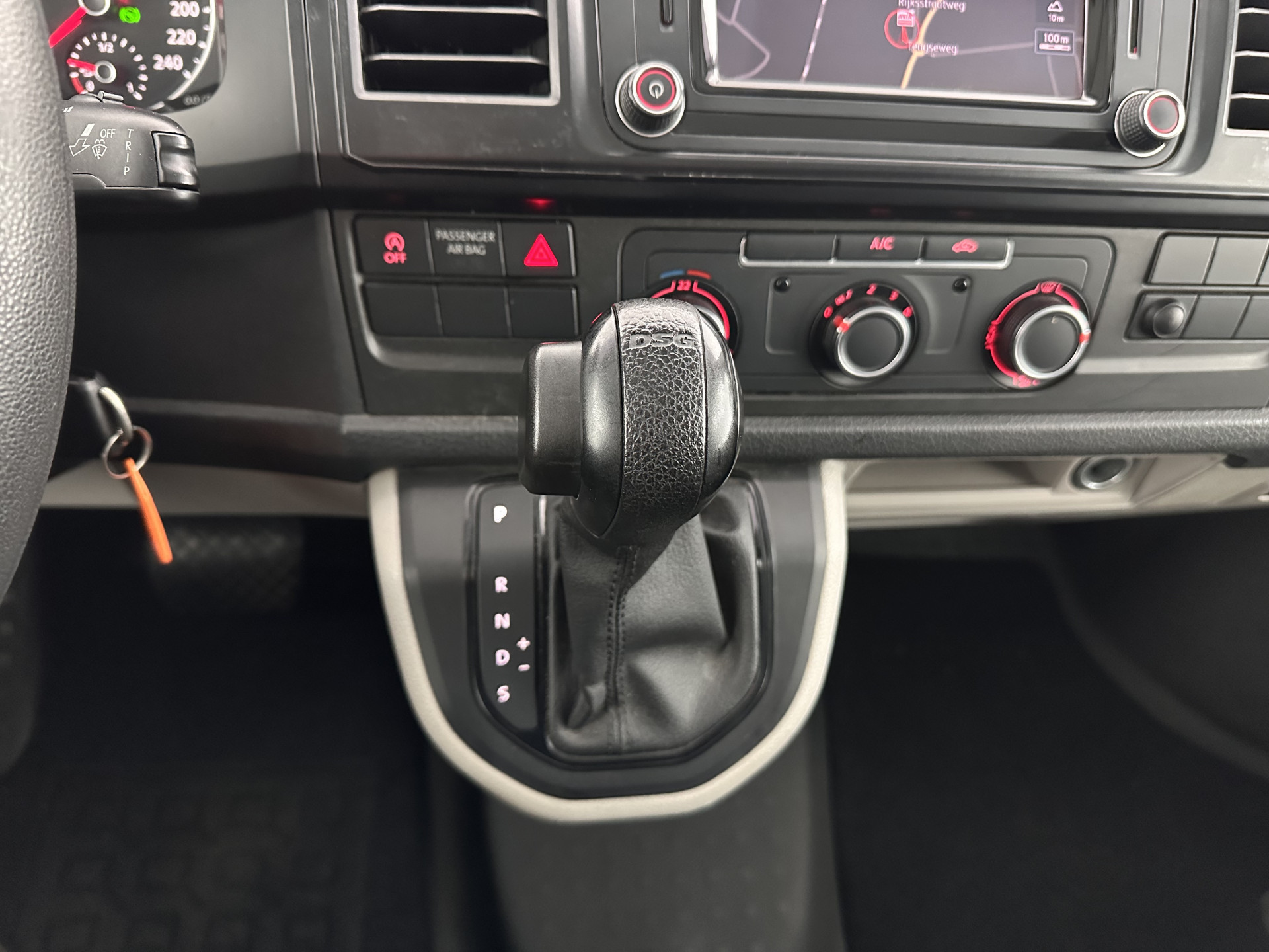 Volkswagen Transporter 2.0 TDI L1H2 Comfortline *NAVI-FULLMAP | AIRCO | CRUISE | CAMERA | INVENTER | DAB | PARKINGHEATER | COMFORTSEATS | PDC | TOWBAR*