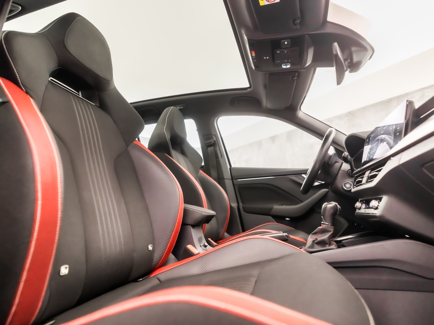 Škoda Kamiq 1.0 TSI Monte Carlo Automaat (PANORAMADAK, VIRTUAL COCKPIT, KUIPSTOELEN, APPLE CARPLAY, CAMERA, GETINT GLAS, ADAPTIVE CRUISE, KEYLESS, NIEUWSTAAT)
