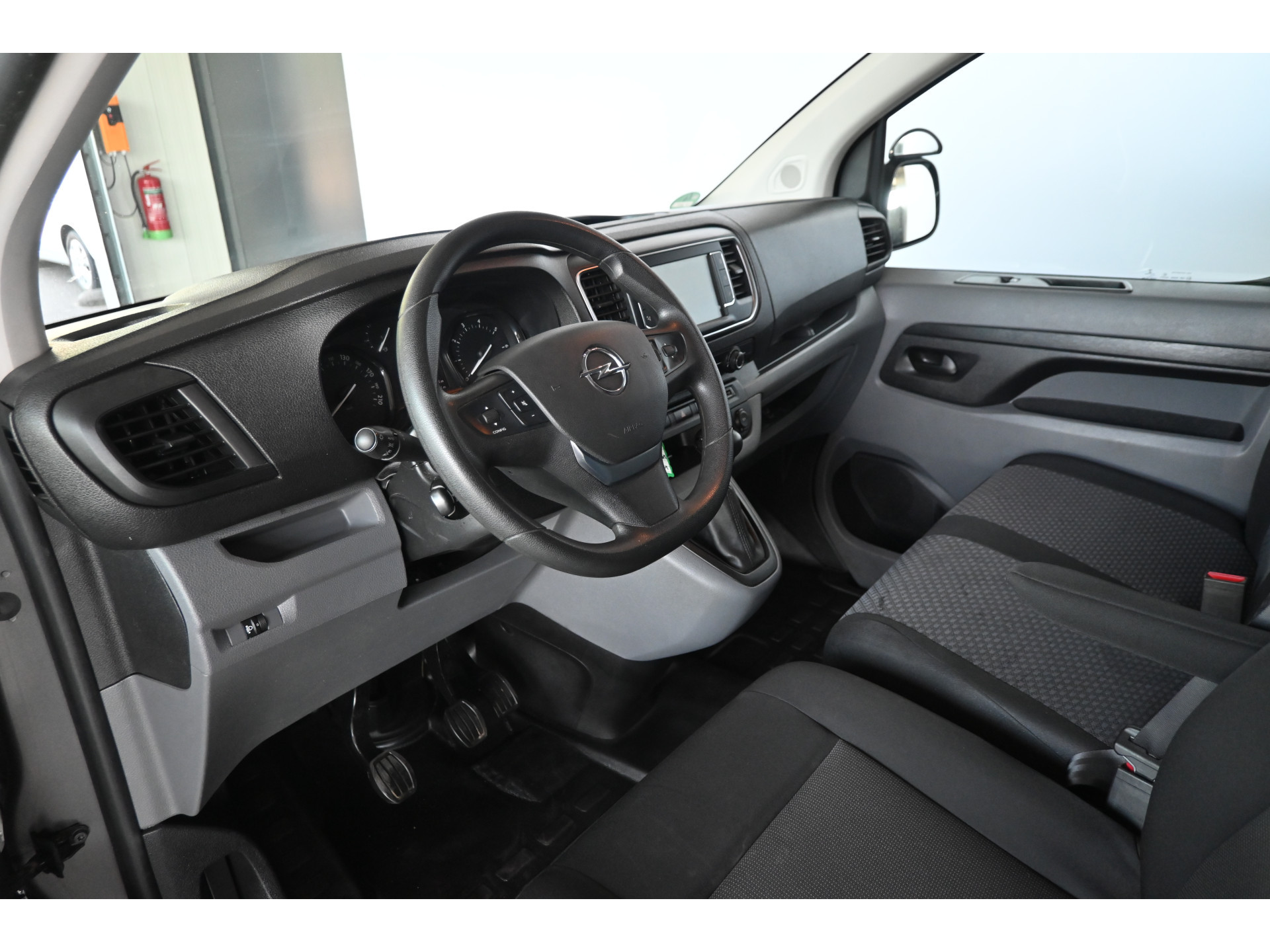 Opel Vivaro 1.5 CDTI L3H1 Edition 6 Persoons Airco Navigatie Trekhaak Cruise Control Rijklaarprijs! Inruil Mogelijk!