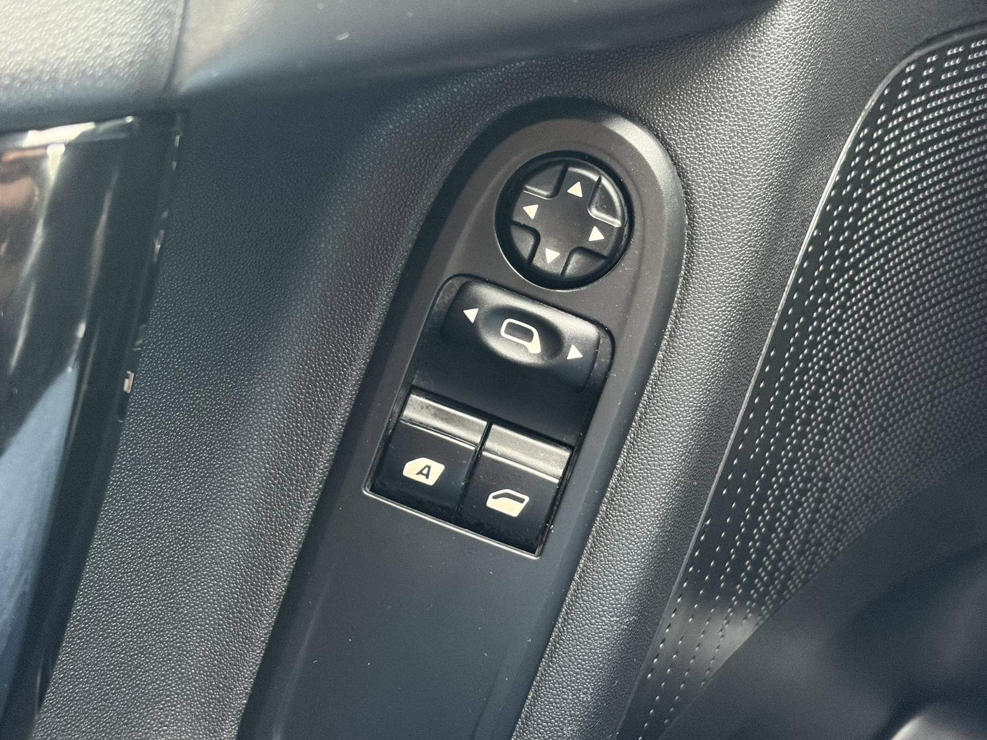 Citroen C3 1.2 PureTech Selection ✓Nieuwe D-riem✓Navi✓Carplay✓Trekhaak✓Dealer Onderhouden✓Clima✓Cruise✓5 Deurs✓Net grote beurt gehad✓N.A.P✓Apk tot 09-2027