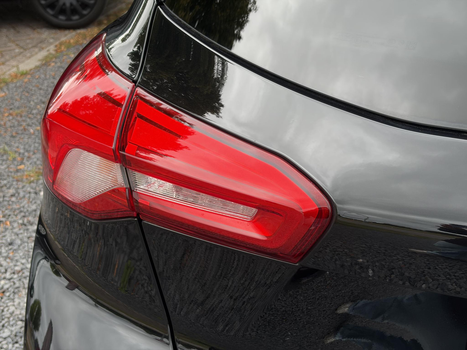 Ford Focus 1.0 EcoBoost ST Line Business 2e Eigenaar l Navi l Clima l Cruise l 125pk l Keyless l Pdc V+A l 18 '' Lmv  l N.A.P l Apk tot 02-2028