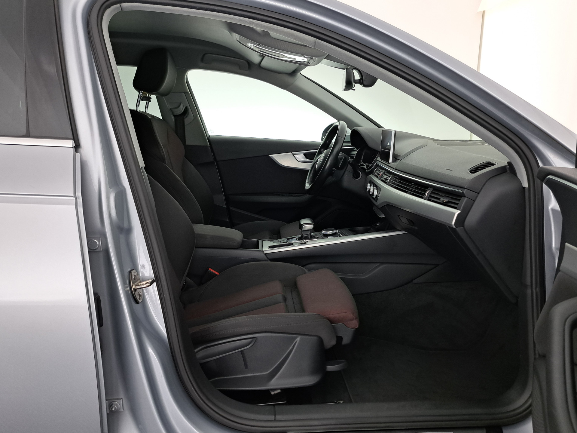 Audi A4 Avant 2.0 TDI Ultra Sport Pro Line S (INCL-BTW) Aut. *DIGI-COCKPIT | FULL-LED | NAVI-FULLMAP | HEATED-SPORTSEATS | ECC | KEYLESS | SHIFTPADDLES | CRUISE | TOWBAR | 17"ALU*