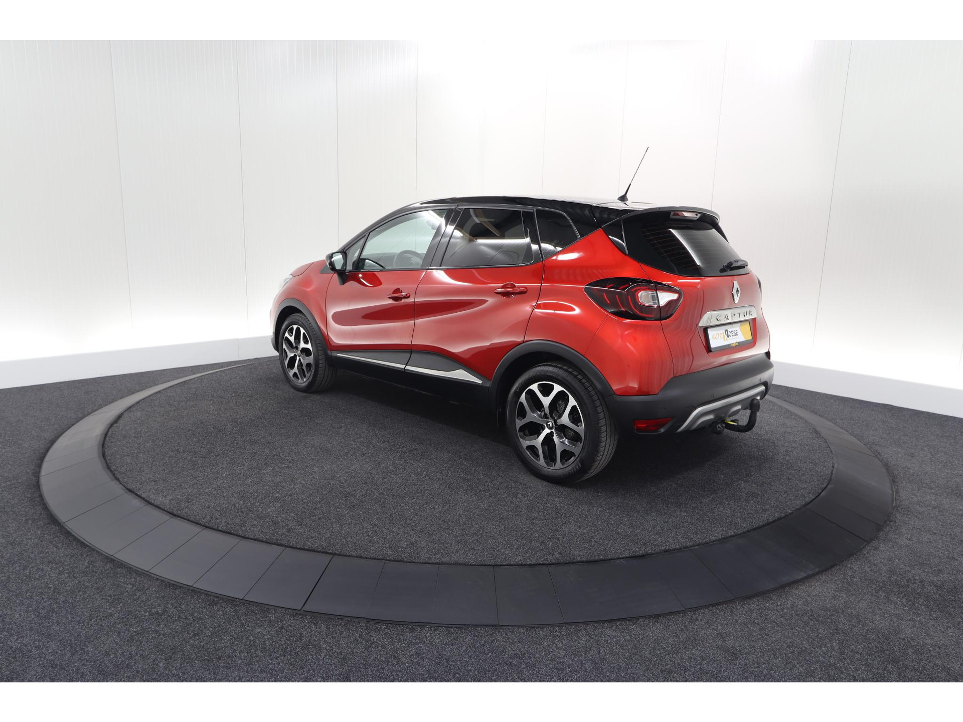 Renault Captur TCe 120 EDC Intens | Trekhaak | Camera | Navigatie | Parkeersensoren