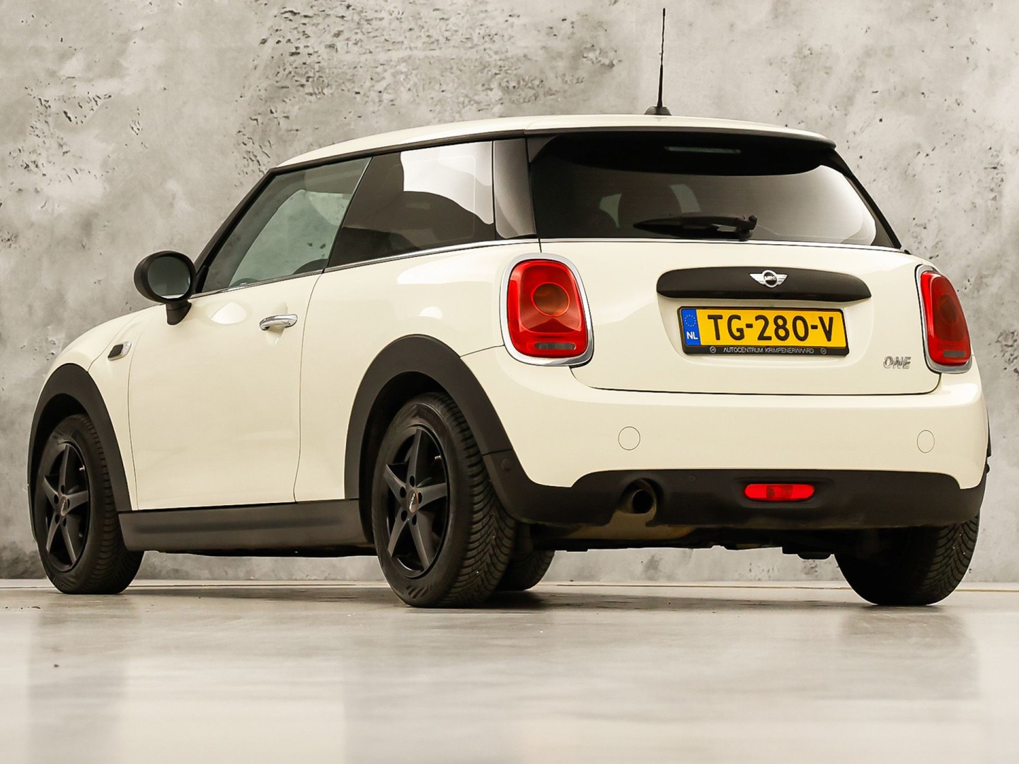 MINI One 1.2 One Sport (AIRCO, STOELVERWARMING, BLUETOOTH, SPORTSTOELEN, GETINT GLAS, ELEK RAMEN, NIEUWSTAAT)