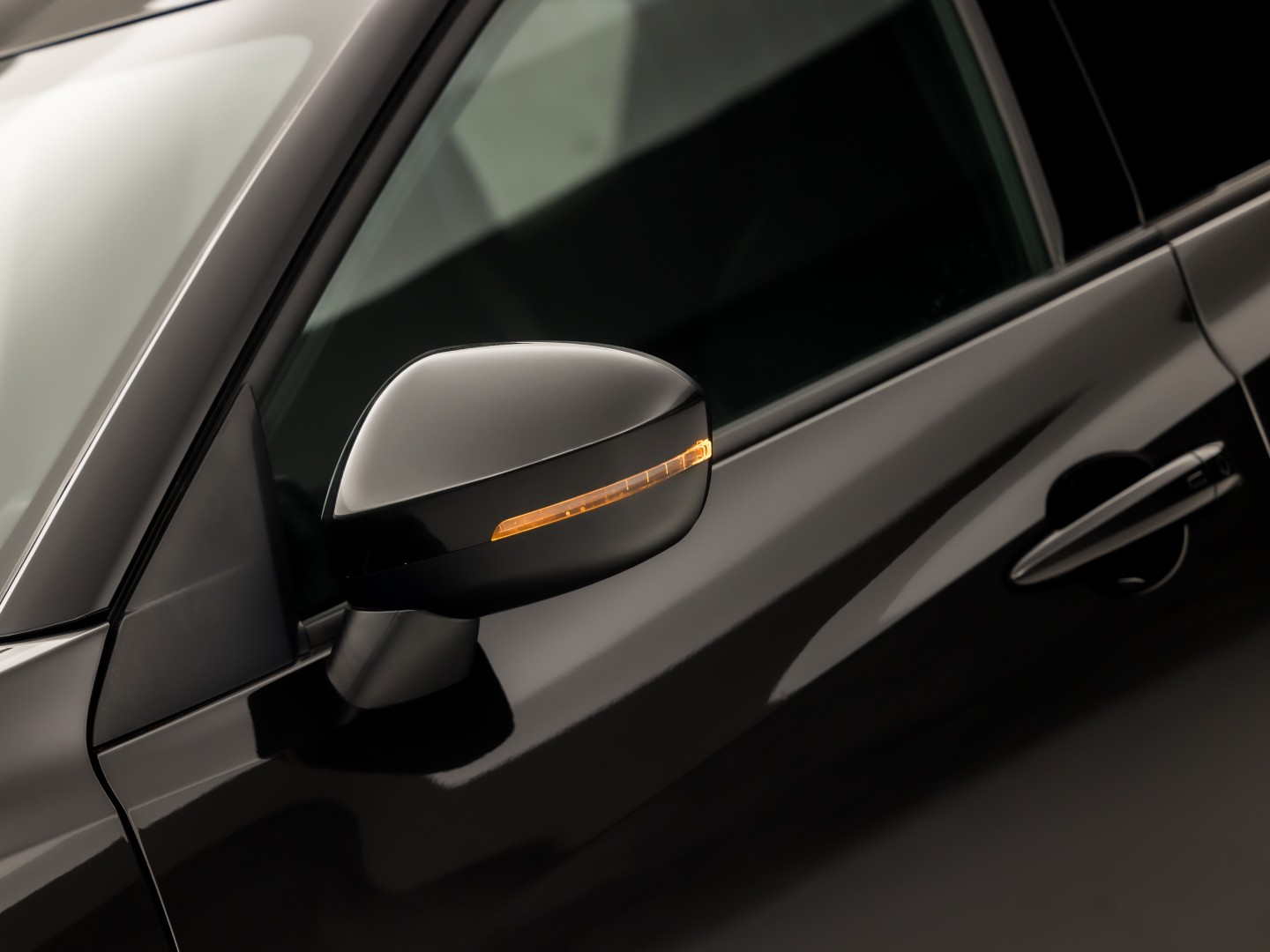 Nissan Juke 1.0 DIG-T N-Connecta Black Sport (APPLE CARPLAY, NAVIGATIE, CLIMATE, CAMERA, SPORTSTOELEN, GETINT GLAS, CRUISE, NIEUWSTAAT)
