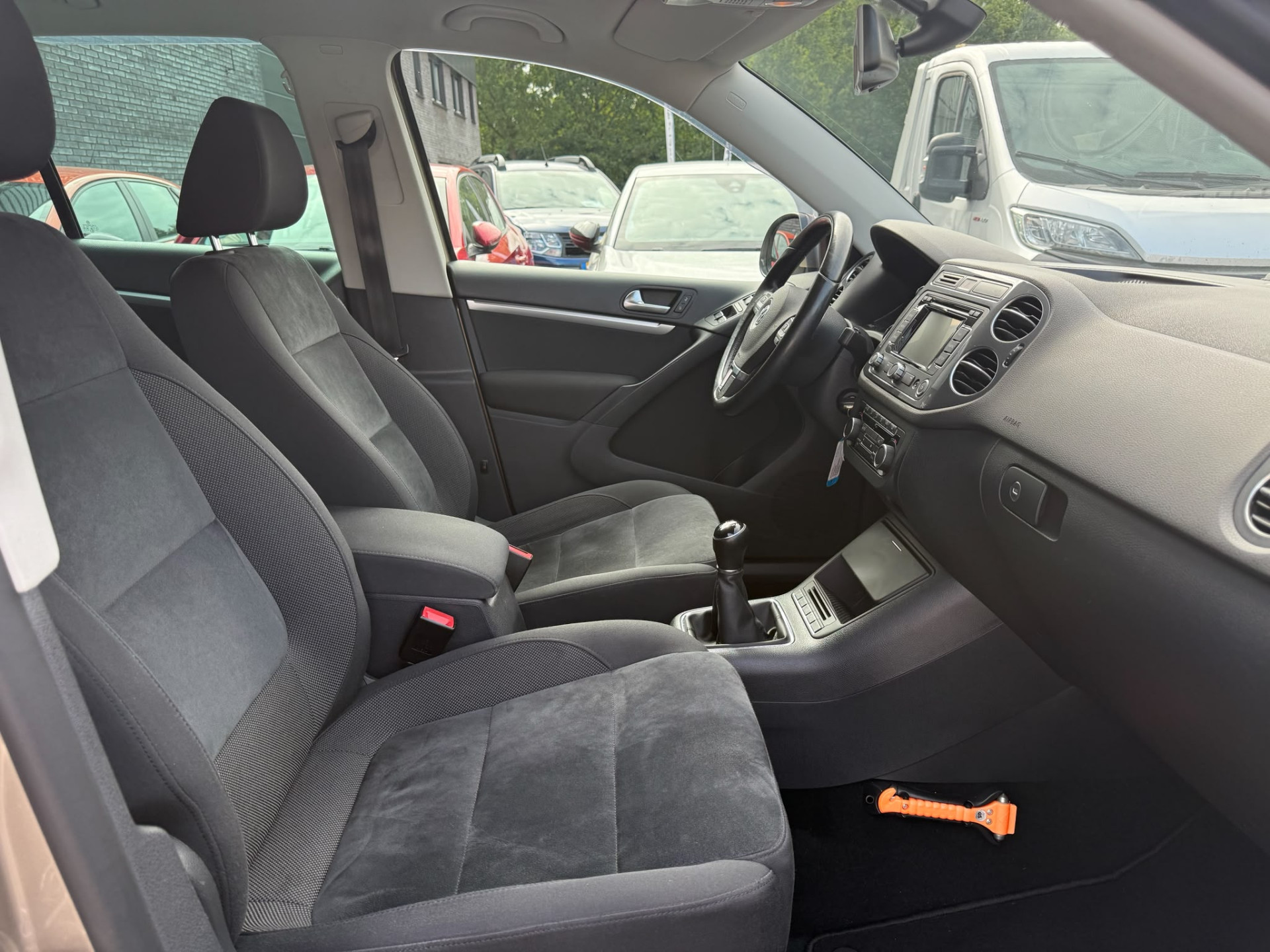 Volkswagen Tiguan 1.4 TSI Sport&Style | 1E EIGENAAR | 3/6/12MND GARANTIE | NAVI | PDC | 160 PK | LAGE KM |