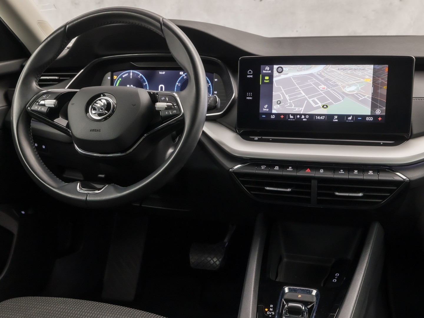 ŠKODA Octavia Combi 1.4 TSI iV PHEV Sport 218Pk Automaat (VIRTUAL COCKPIT, APPLE CARPLAY, GROOT NAVI, CAMERA, STOELVERWARMING, SPORTSTOELEN, GETINT GLAS, CRUISE, NIEUWE APK, NIEUWSTAAT)