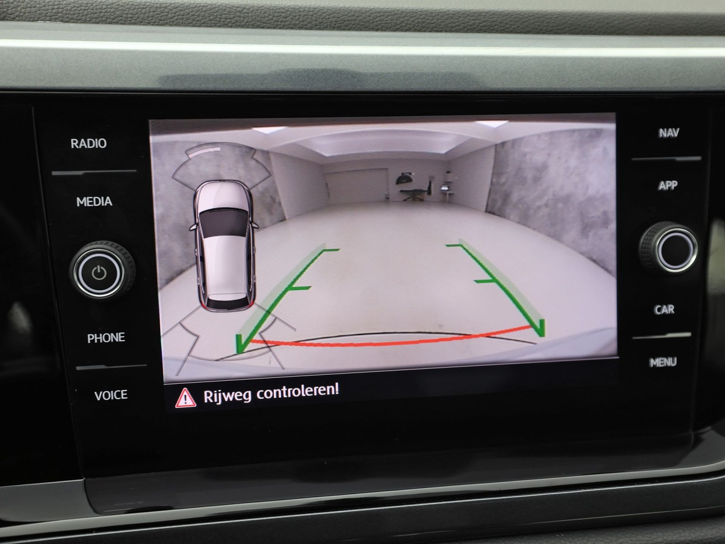 Volkswagen Polo 1.0 TSI Sportline Automaat (VIRTUAL COCKPIT, APPLE CARPLAY, GROOT NAVI, CLIMATE, CAMERA, STOELVERWARMING, SPORTSTOELEN, GETINT GLAS, KEYLESS START, ADAPTIVE CRUISE, NIEUWSTAAT)