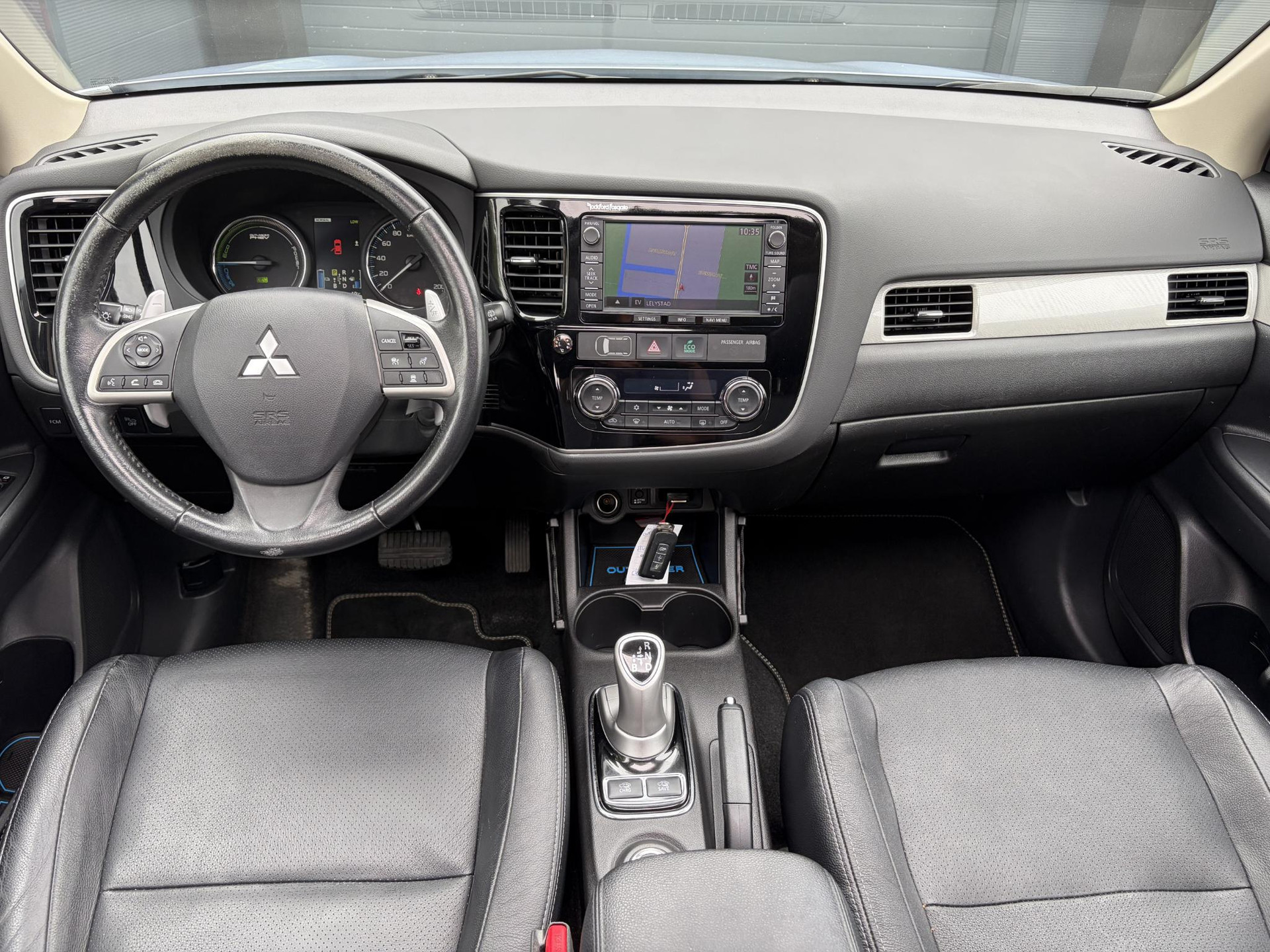 Mitsubishi Outlander 2.0 PHEV Executive Edition Trekhaak,Schuifdak,Leder,Stoelverw-Koeling,Camera,Navi,Keyless,Clima,Cruise,Lm velgen,Pdc,V+A,Rijstrooksensor,Extra velgen,N.A.P,Nieuwe Apk bij Aflevering