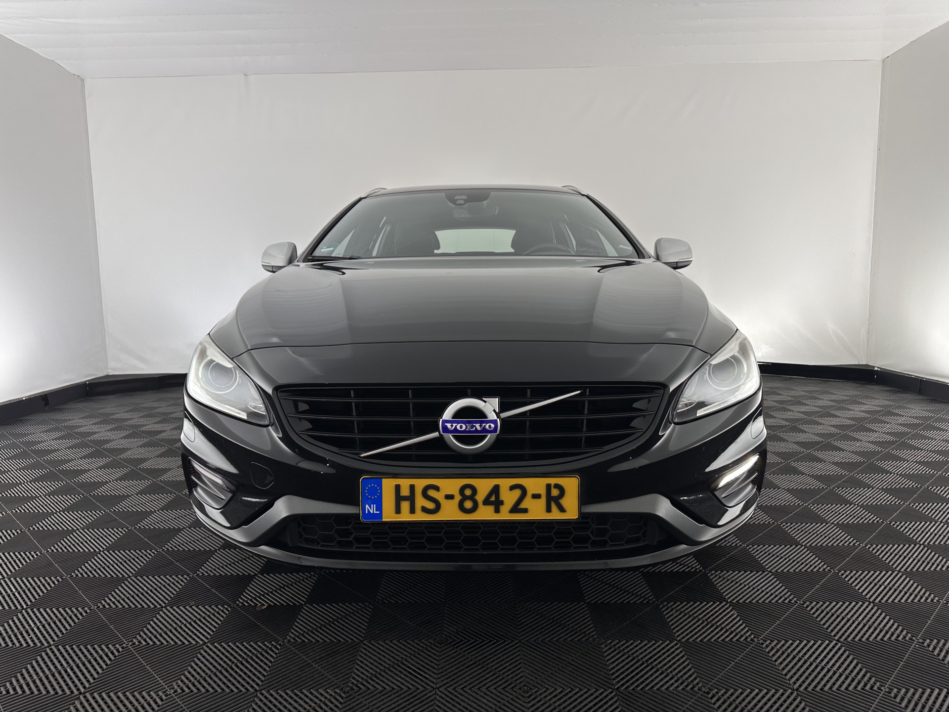 Volvo V60 2.0 D4 R-Design Business Aut *LEATHER-MICROFIBRE | XENON | NAVI-FULLMAP | ECC | PDC | CRUISE | 16''ALU*