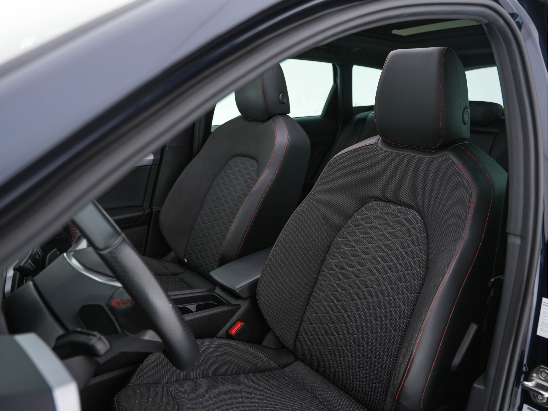 SEAT Leon Sportstourer 2.0 TDI FR Business Intense (INCL-BTW) Aut.  *PANO | FULL-LED | ADAPTIVE-CRUISE | DIGI-COCKPIT | NAVI-FULLMAP | LEATHER-MICROFIBRE | CARPLAY | KEYLESS | SHIFT-PADDLES | SPORT-SEATS | AMBIENT-LIGHT | CAMERA | 17''ALU | T