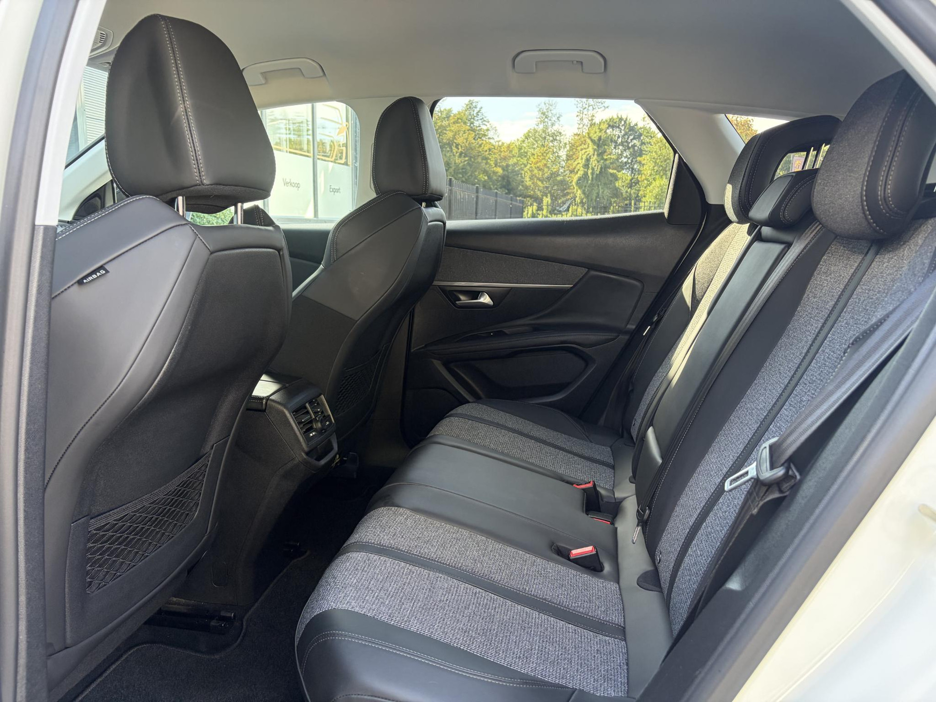Peugeot 3008 1.2 PureTech Allure ✓1e Eigenaar✓D-riem vv 2024✓360° Camera✓Navi✓Trekhaak✓Carplay✓131pk✓Dealer Onderhouden✓Keyless✓Memory stoelen✓Halfleder✓Pdc V+A✓Stoelverw✓Dodehoeksensor✓17''Lm velgen✓N.A.P✓Apk tot 03-2027