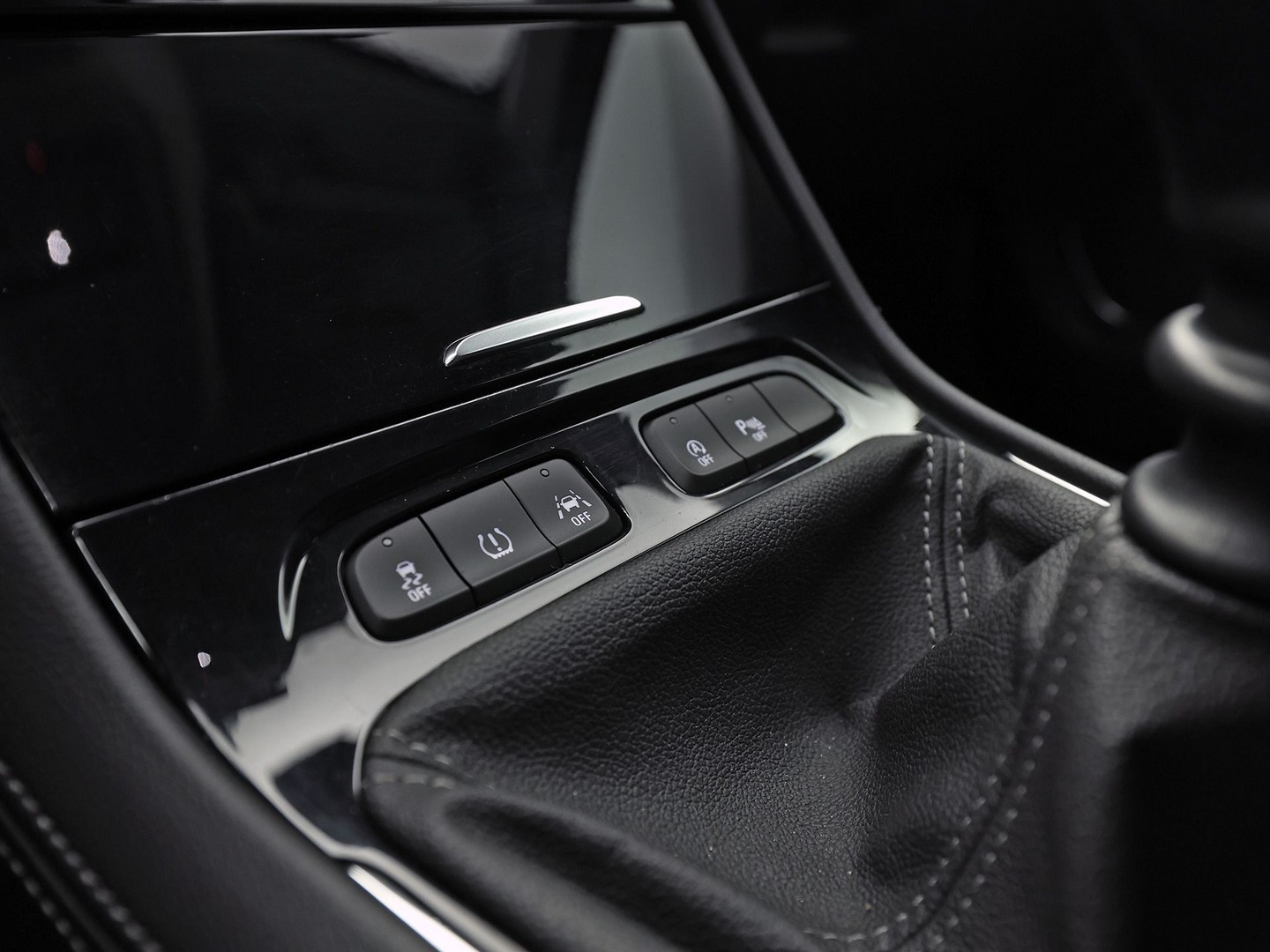 Opel Grandland X 1.2 Turbo Innovation (APPLE CARPLAY, GROOT NAVI, CLIMATE, STUUR/STOELVERWARMING, KEYLESS, CAMERA, SPORTSTOELEN, GETINT GLAS, ELEK ACHTERKLEP, NIEUWE APK, NIEUWSTAAT)