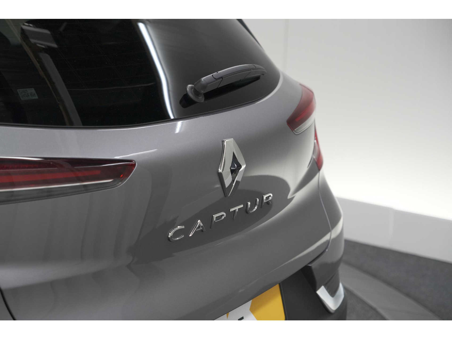 Renault Captur Mild Hybrid 140 EDC Techno | Camera | 9.3 Inch Scherm | Apple Carplay | Parkeersensoren | Allseason Banden | Stoelverwarming