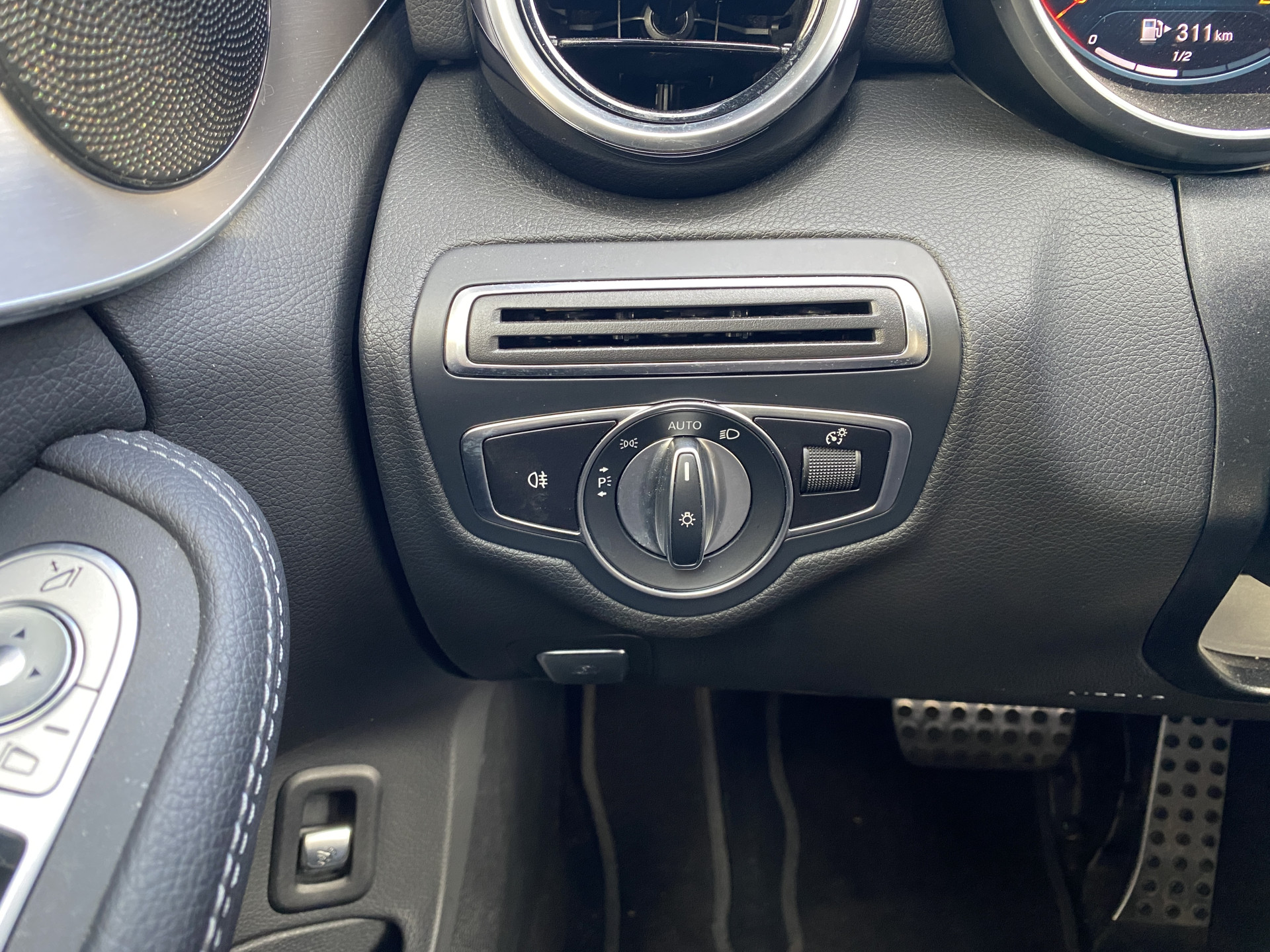 Mercedes-Benz C-klasse 180 Business Solution AMG AUT. | dealer onderhouden | panoramadak | night pakket | navigatie | NL auto