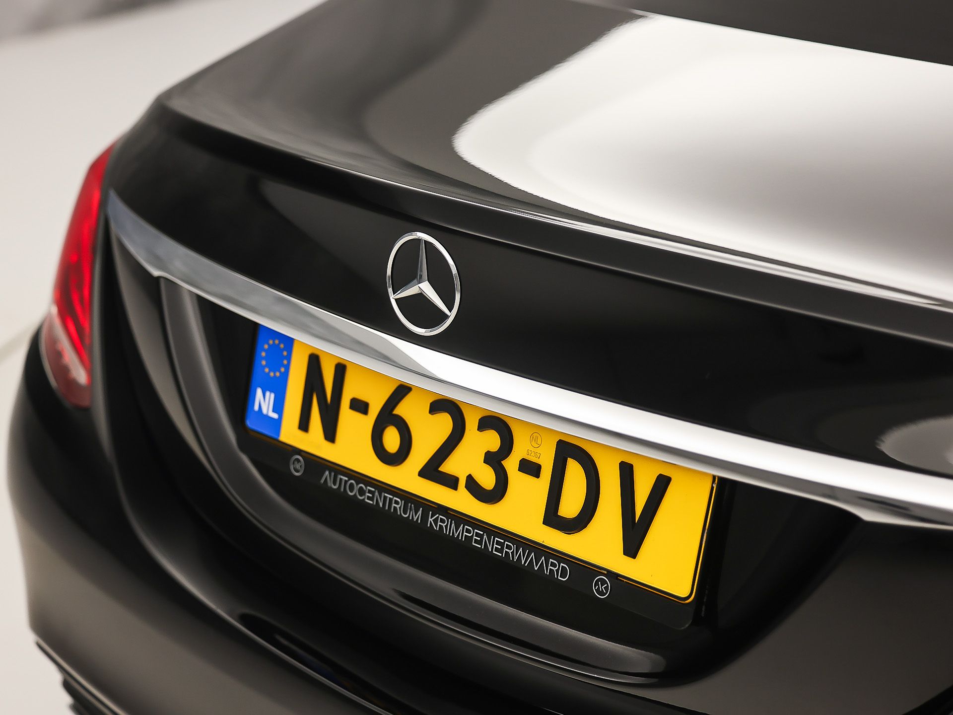 Mercedes-Benz C-Klasse 250 AMG Sport 211Pk Automaat (NAVIGATIE, RODE REMKLAUWEN, LEDER, STOELVERWARMING, ELEK SPORTSTOELEN, GETINT GLAS, SFEERVERLICHTING, NIEUWSTAAT)