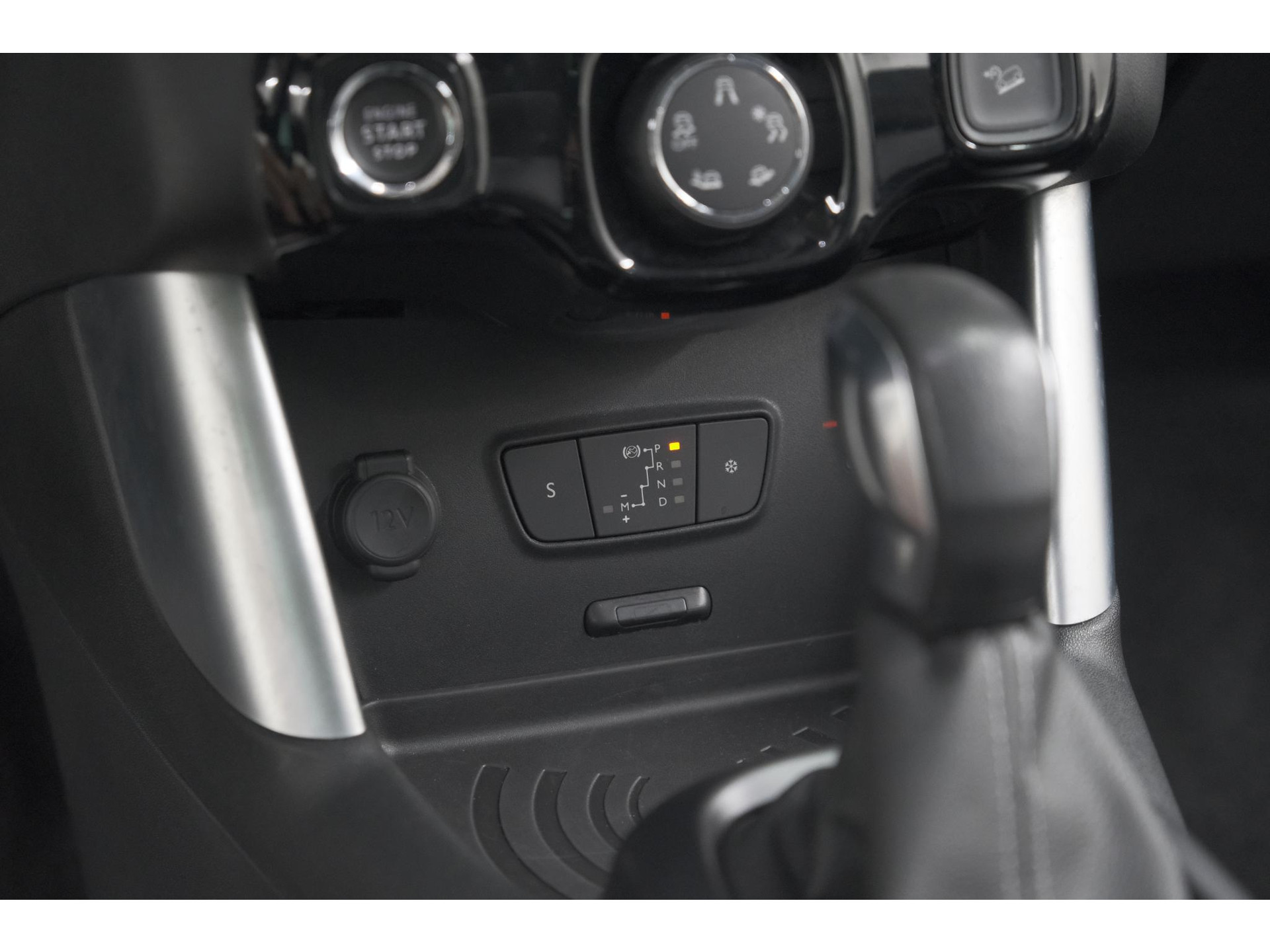 Citroen C3 Aircross PureTech 110 EAT6 Shine | Trekhaak | Panoramadak | Head-Up Display | Camera | Navigatie