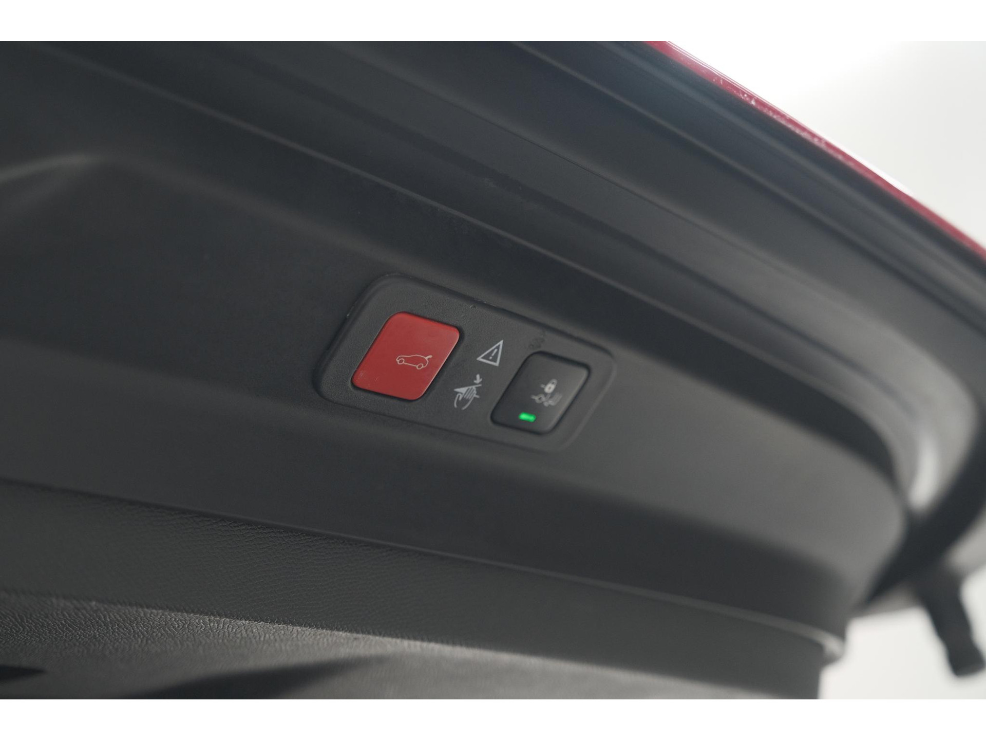 Peugeot 5008 PureTech 130 EAT8 GT Black Pack | Elektrische Kofferklep | Camera | Adaptieve Cruise Control | Dodehoekdetectie