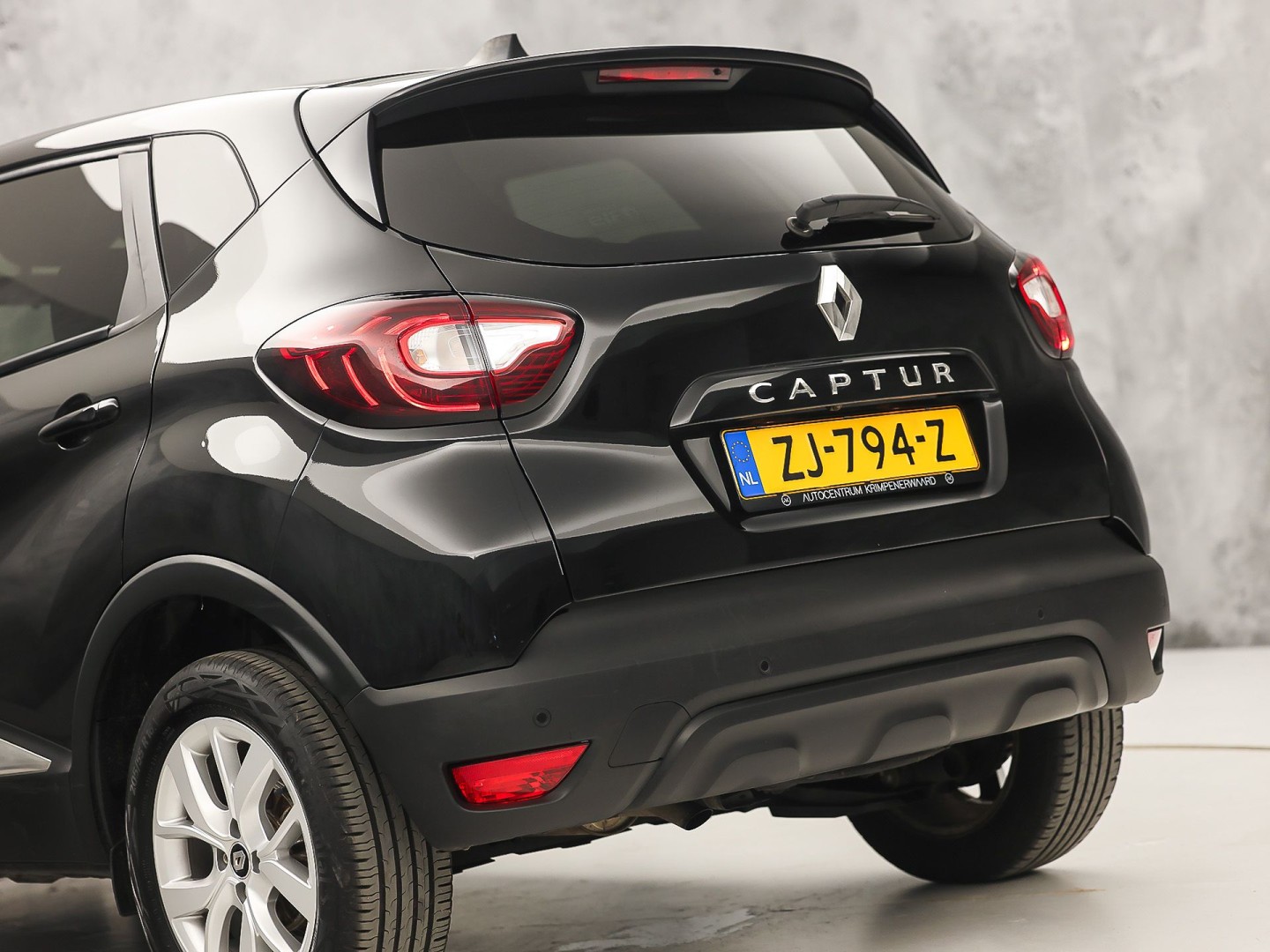 Renault Captur 0.9 TCe Sport (NAVIGATIE, CAMERA, CRUISE, SPORTSTOELEN, GETINT GLAS, LM VELGEN, NIEUWSTAAT)